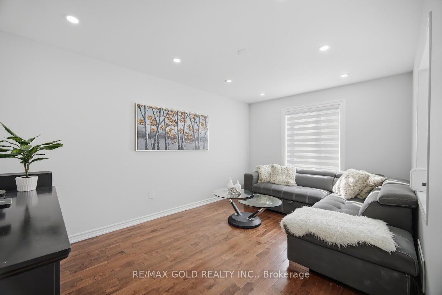 Photo 20 of 61 Saintsbury Crescent, Brampton, Sandringham-Wellington — HOMEH
