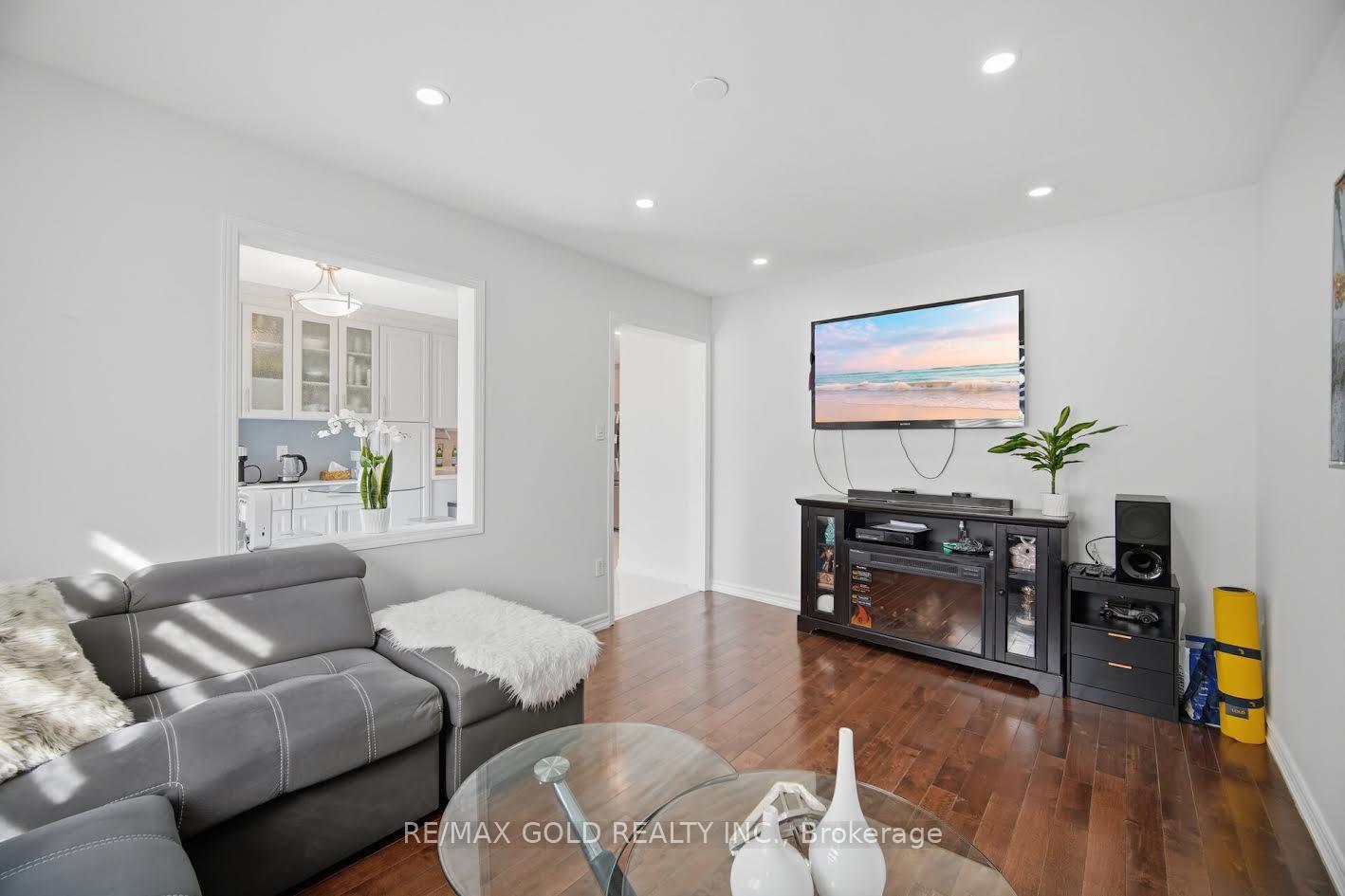Photo 22 of 61 Saintsbury Crescent, Brampton, Sandringham-Wellington — HOMEH