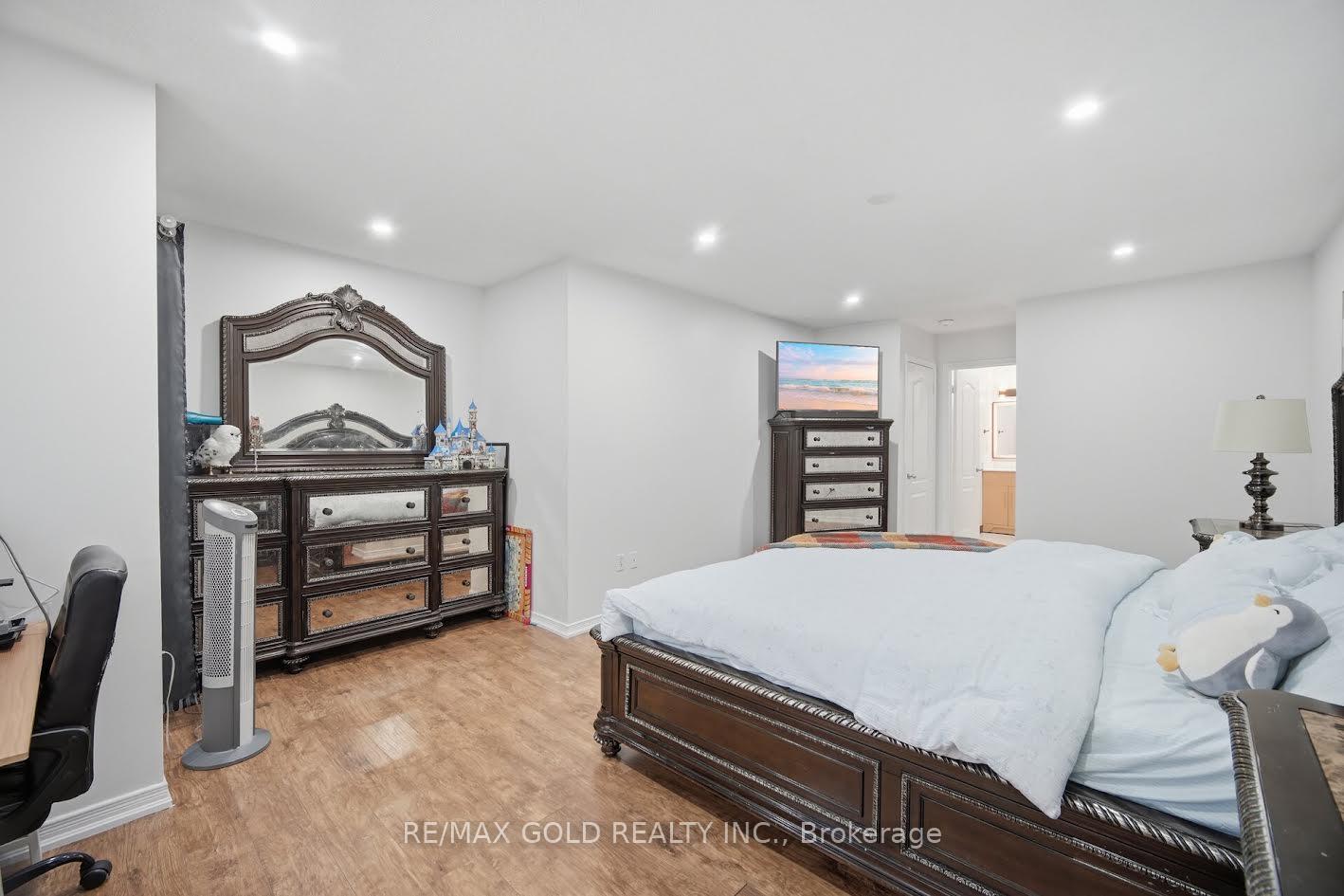 Photo 27 of 61 Saintsbury Crescent, Brampton, Sandringham-Wellington — HOMEH