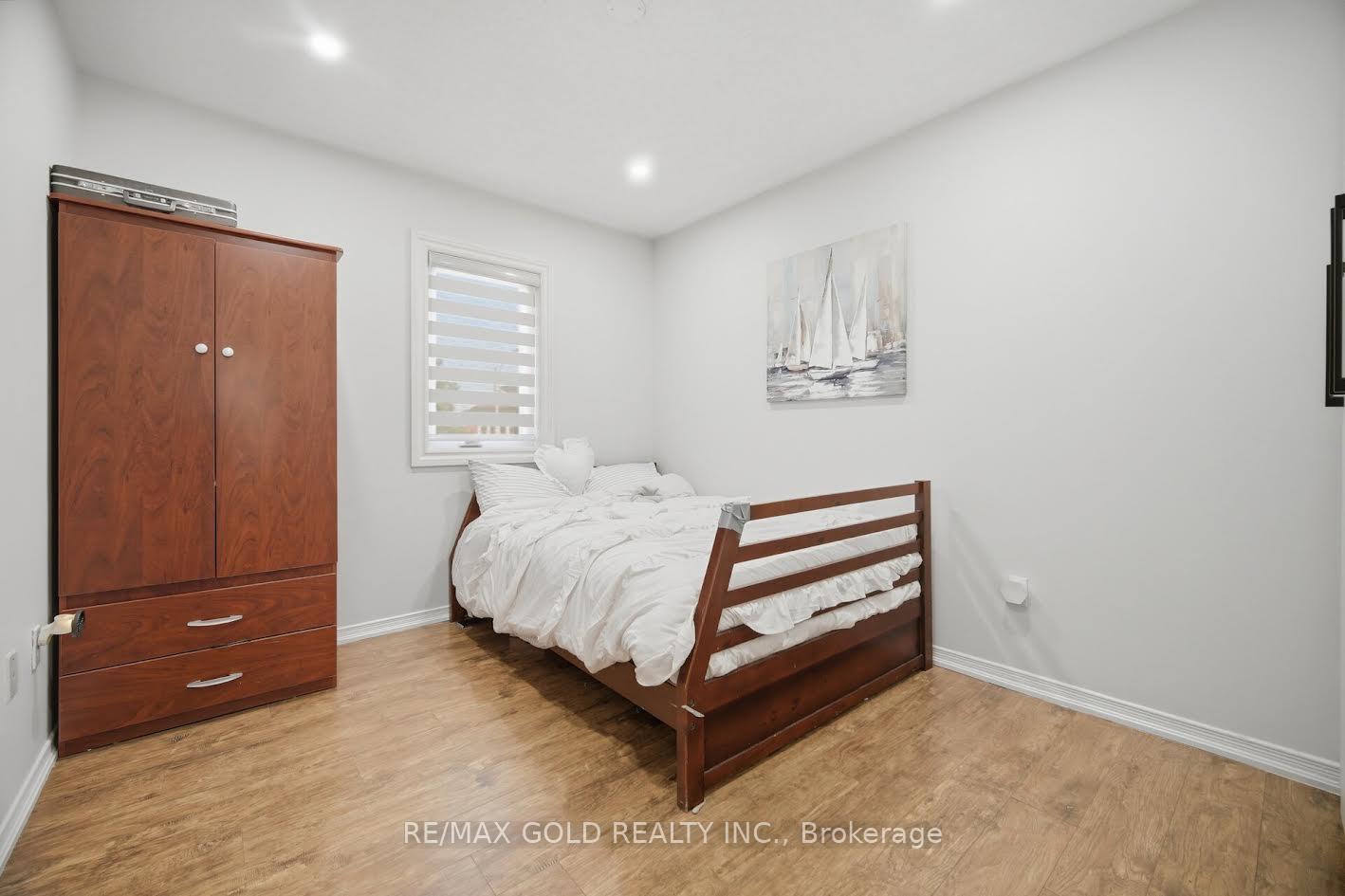 Photo 31 of 61 Saintsbury Crescent, Brampton, Sandringham-Wellington — HOMEH