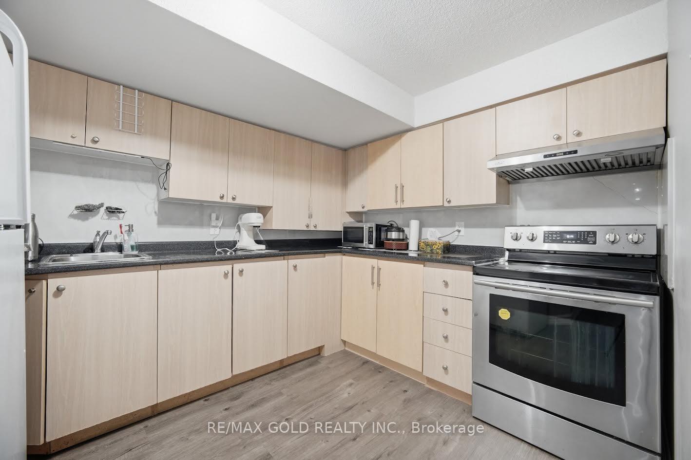 Photo 36 of 61 Saintsbury Crescent, Brampton, Sandringham-Wellington — HOMEH