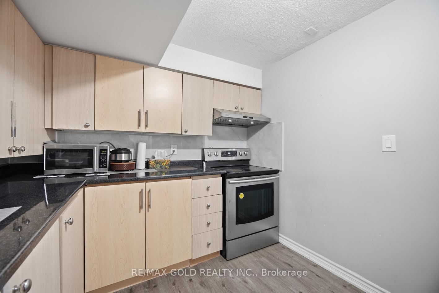 Photo 38 of 61 Saintsbury Crescent, Brampton, Sandringham-Wellington — HOMEH
