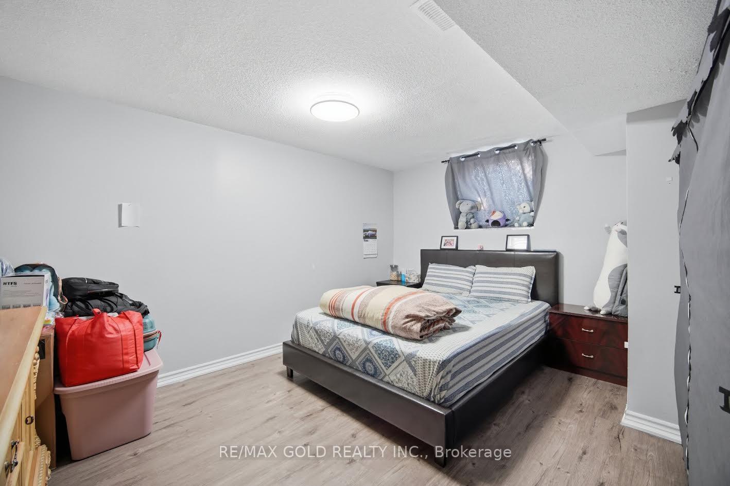 Photo 43 of 61 Saintsbury Crescent, Brampton, Sandringham-Wellington — HOMEH