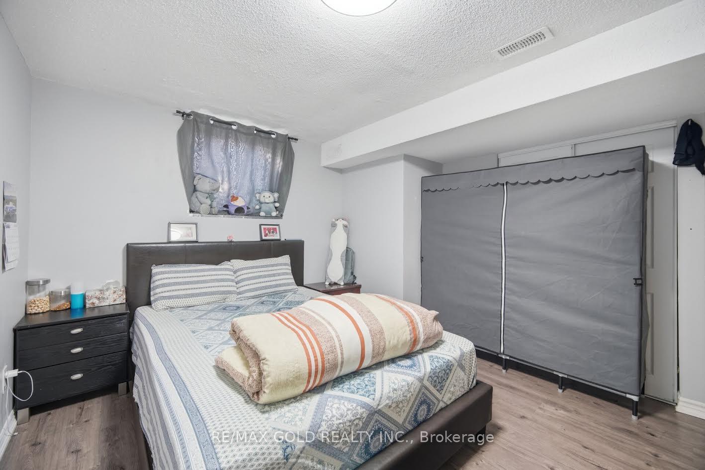 Photo 44 of 61 Saintsbury Crescent, Brampton, Sandringham-Wellington — HOMEH