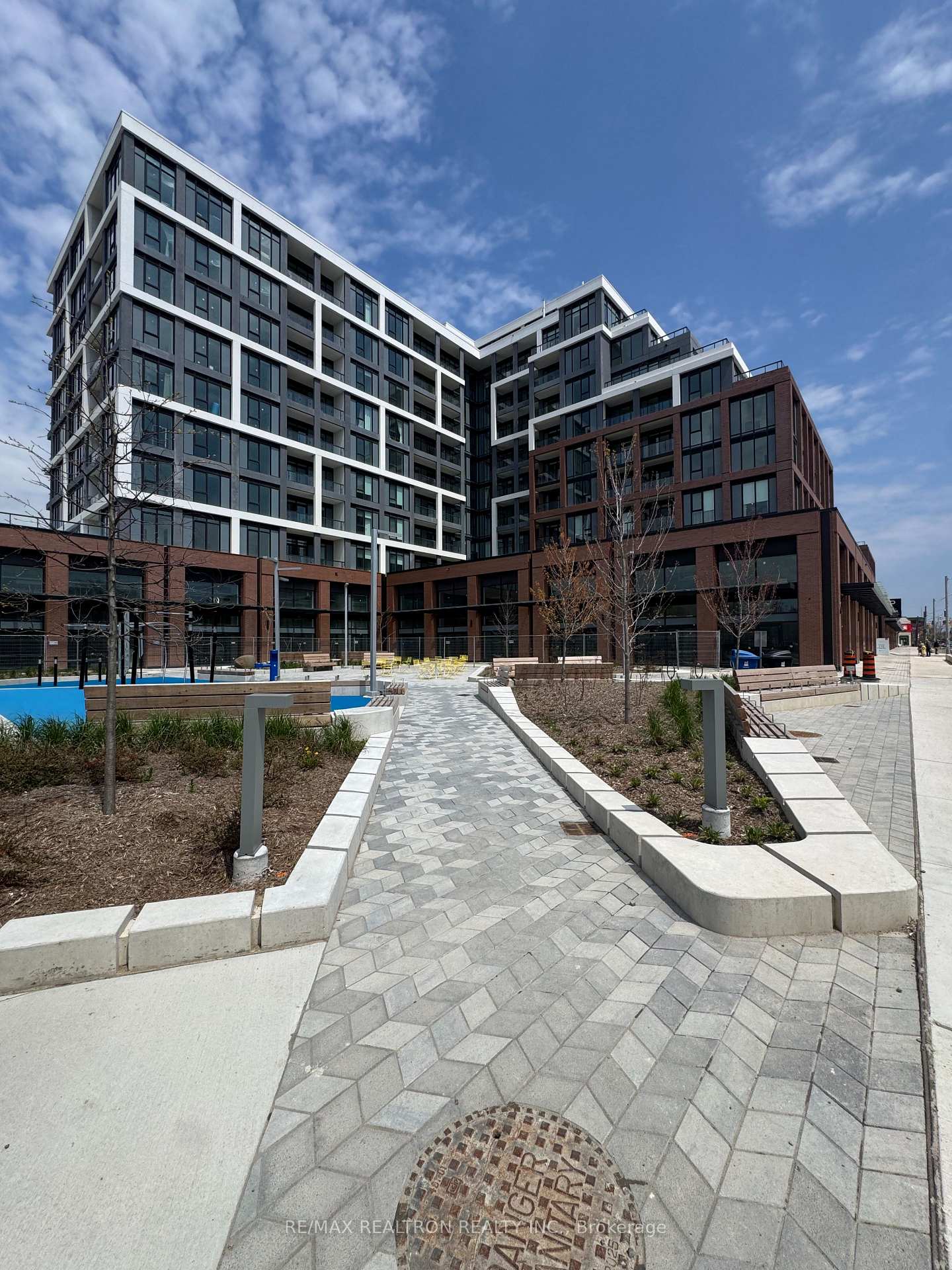 Front of Unit 624, 858 Dupont Street