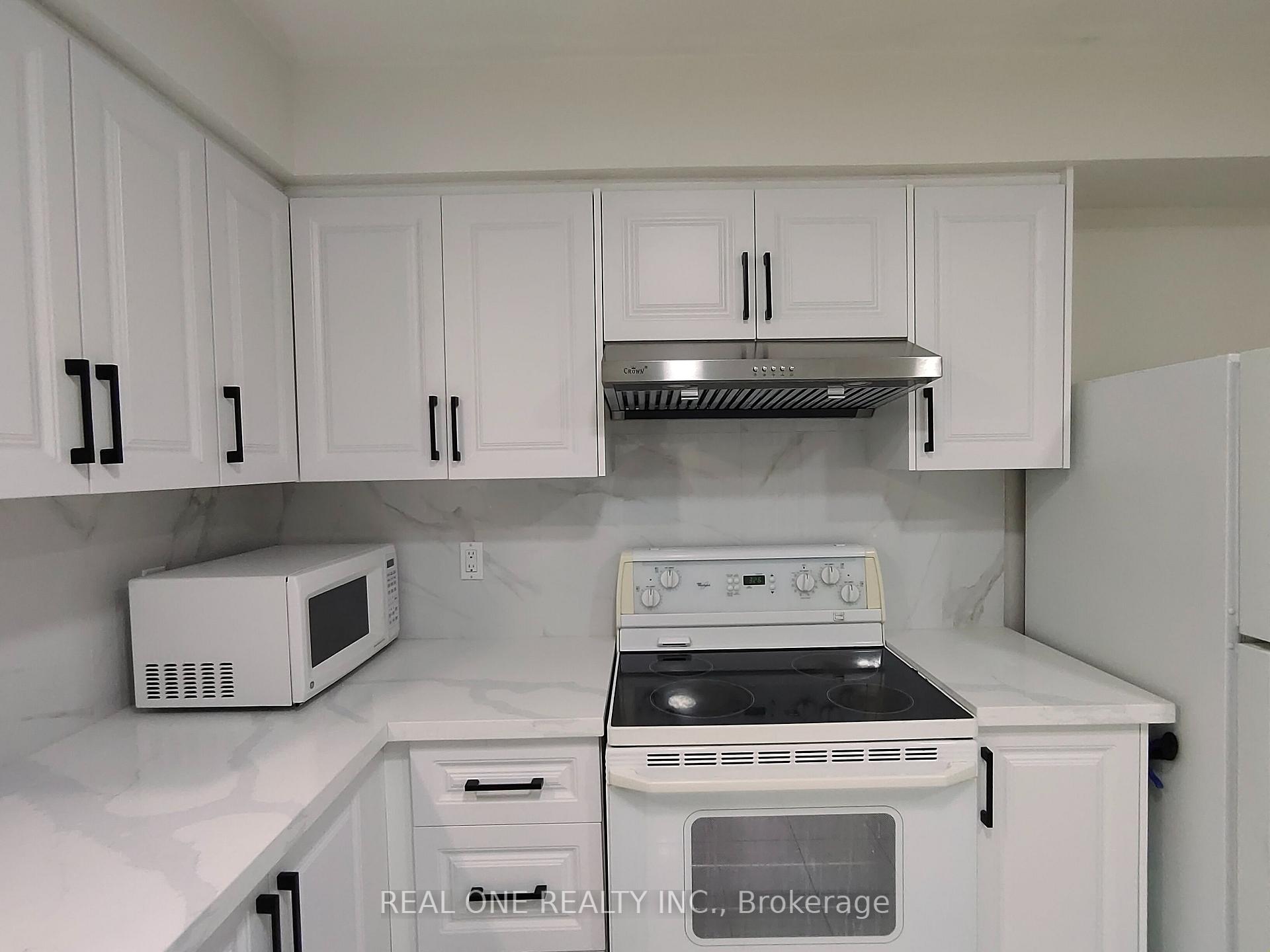 Photo 4 of 13 Mallaby Road, North York, Bayview Woods-Steeles — HOMEH