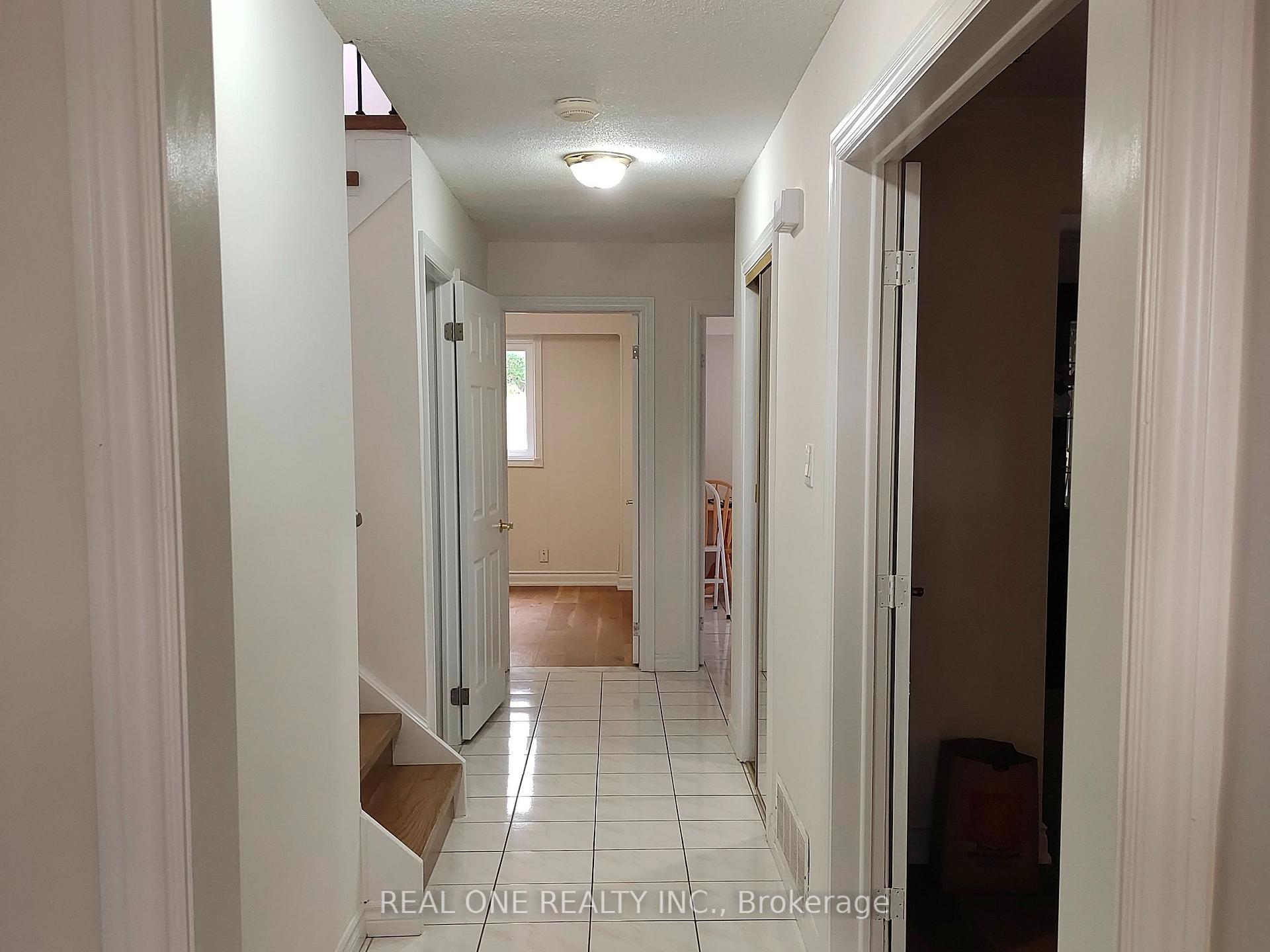 Photo 14 of 13 Mallaby Road, North York, Bayview Woods-Steeles — HOMEH