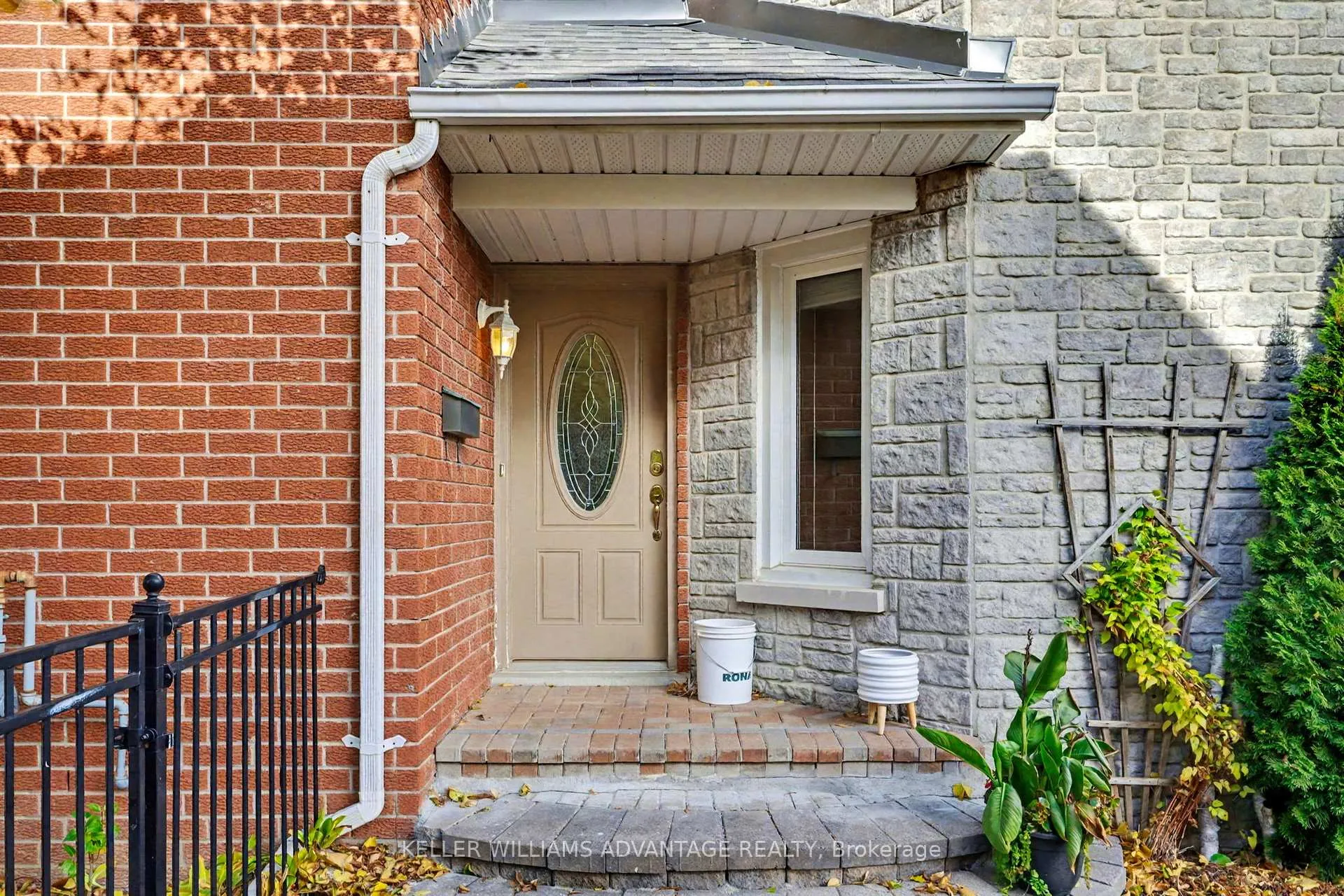 Photo 4 of 17 James Young Drive, Halton Hills, Georgetown — HOMEH