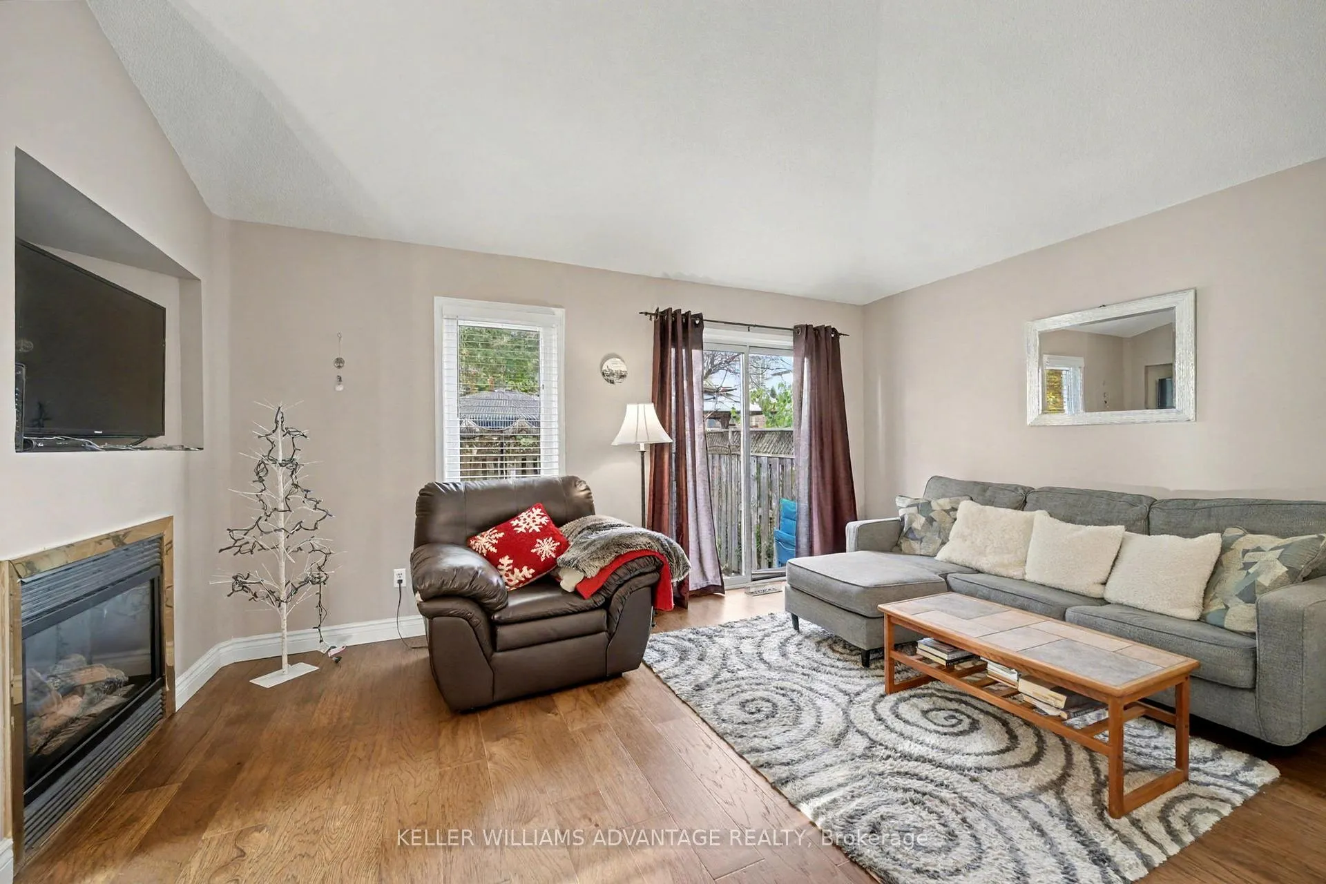Photo 14 of 17 James Young Drive, Halton Hills, Georgetown — HOMEH
