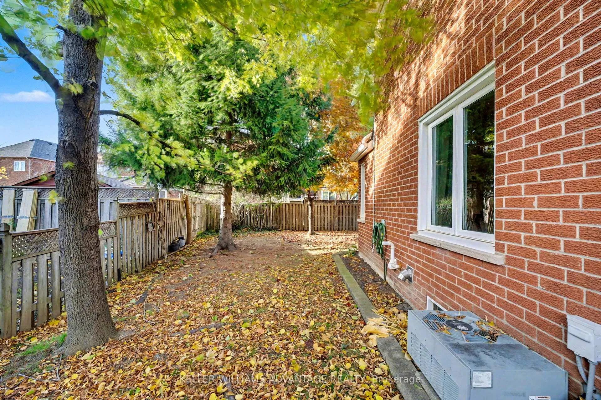 Photo 41 of 17 James Young Drive, Halton Hills, Georgetown — HOMEH