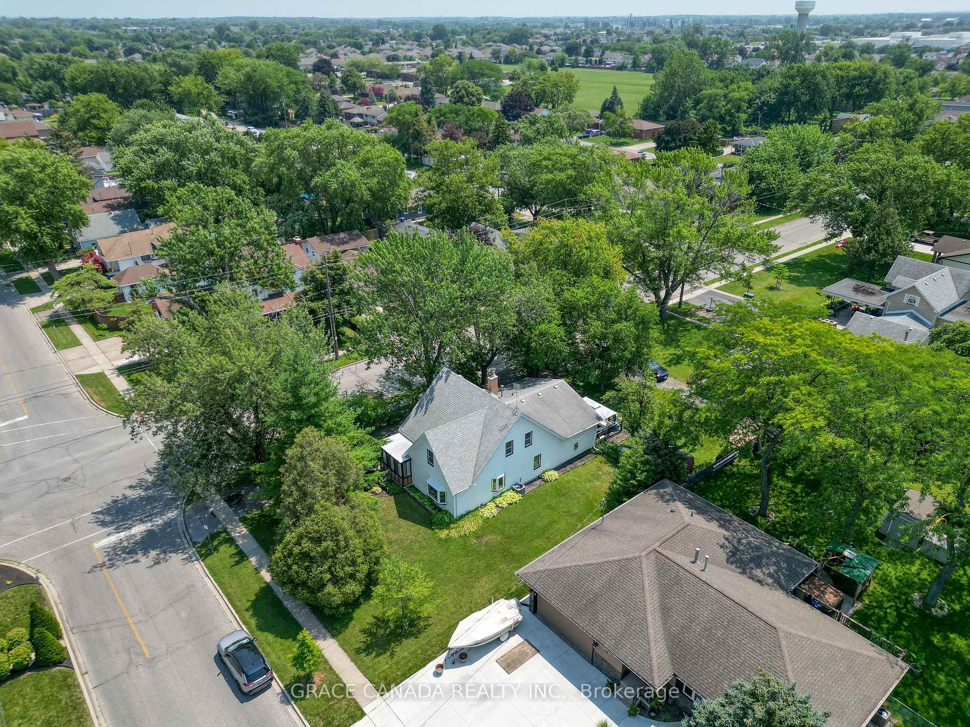 Photo 2 of 12437 St Thomas Street, Tecumseh — HOMEH
