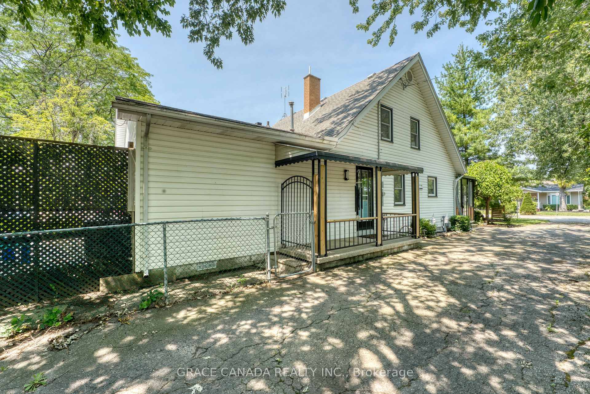 Photo 4 of 12437 St Thomas Street, Tecumseh — HOMEH