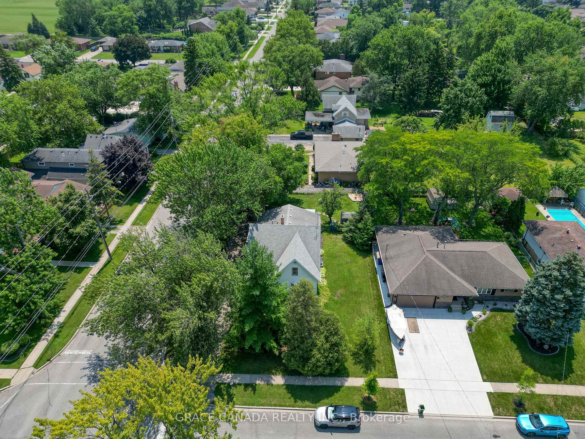 Photo 5 of 12437 St Thomas Street, Tecumseh — HOMEH