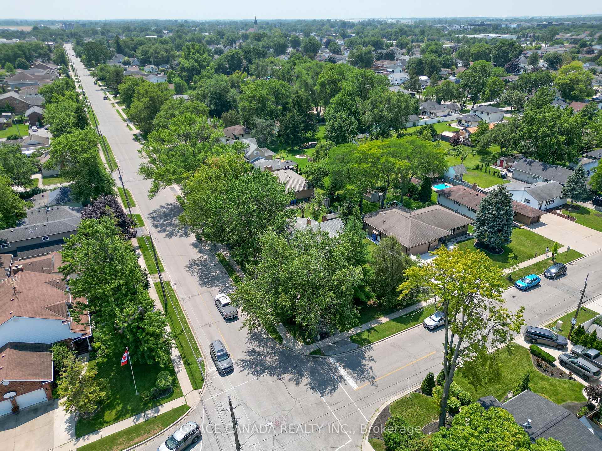 Photo 6 of 12437 St Thomas Street, Tecumseh — HOMEH