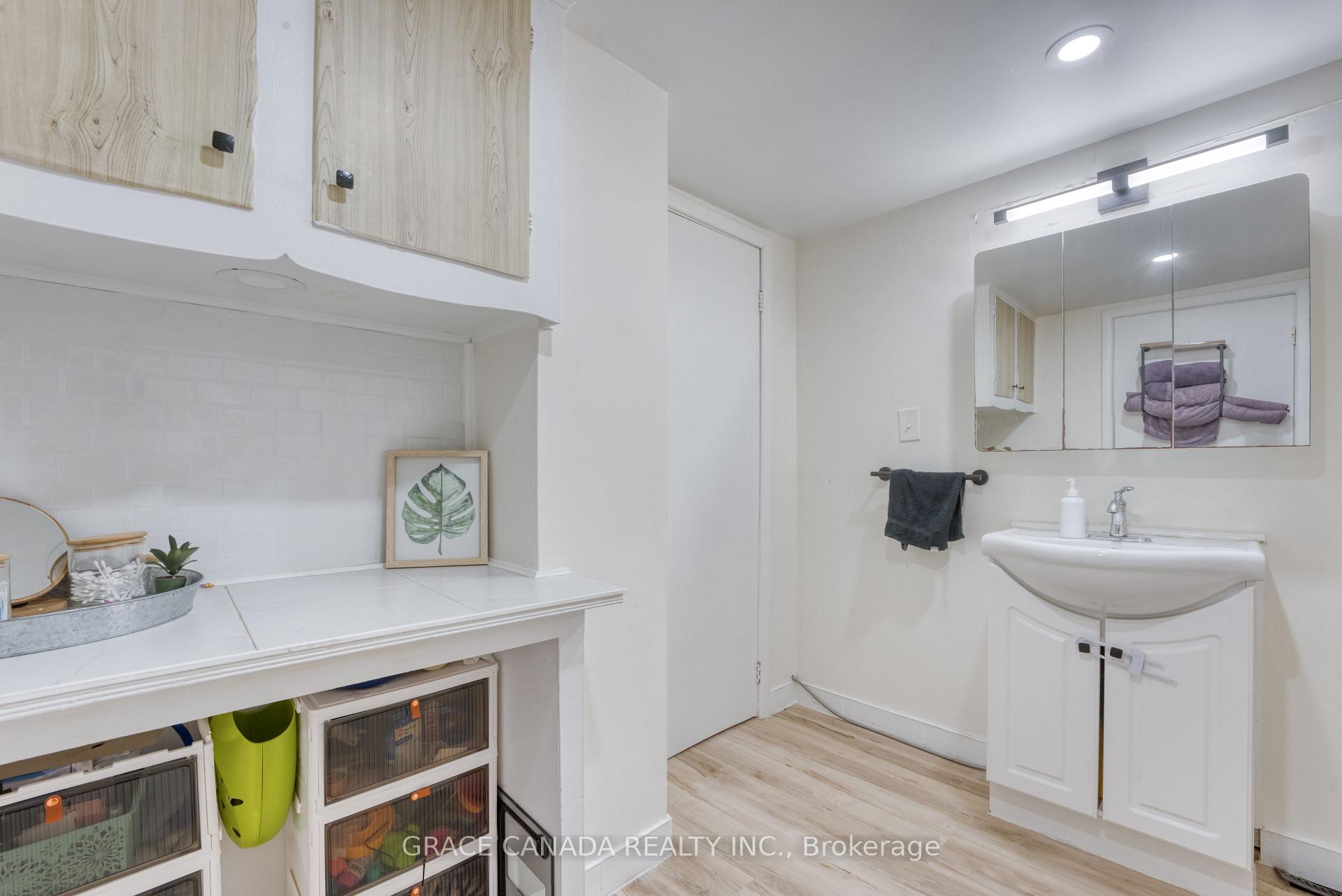 Photo 15 of 12437 St Thomas Street, Tecumseh — HOMEH