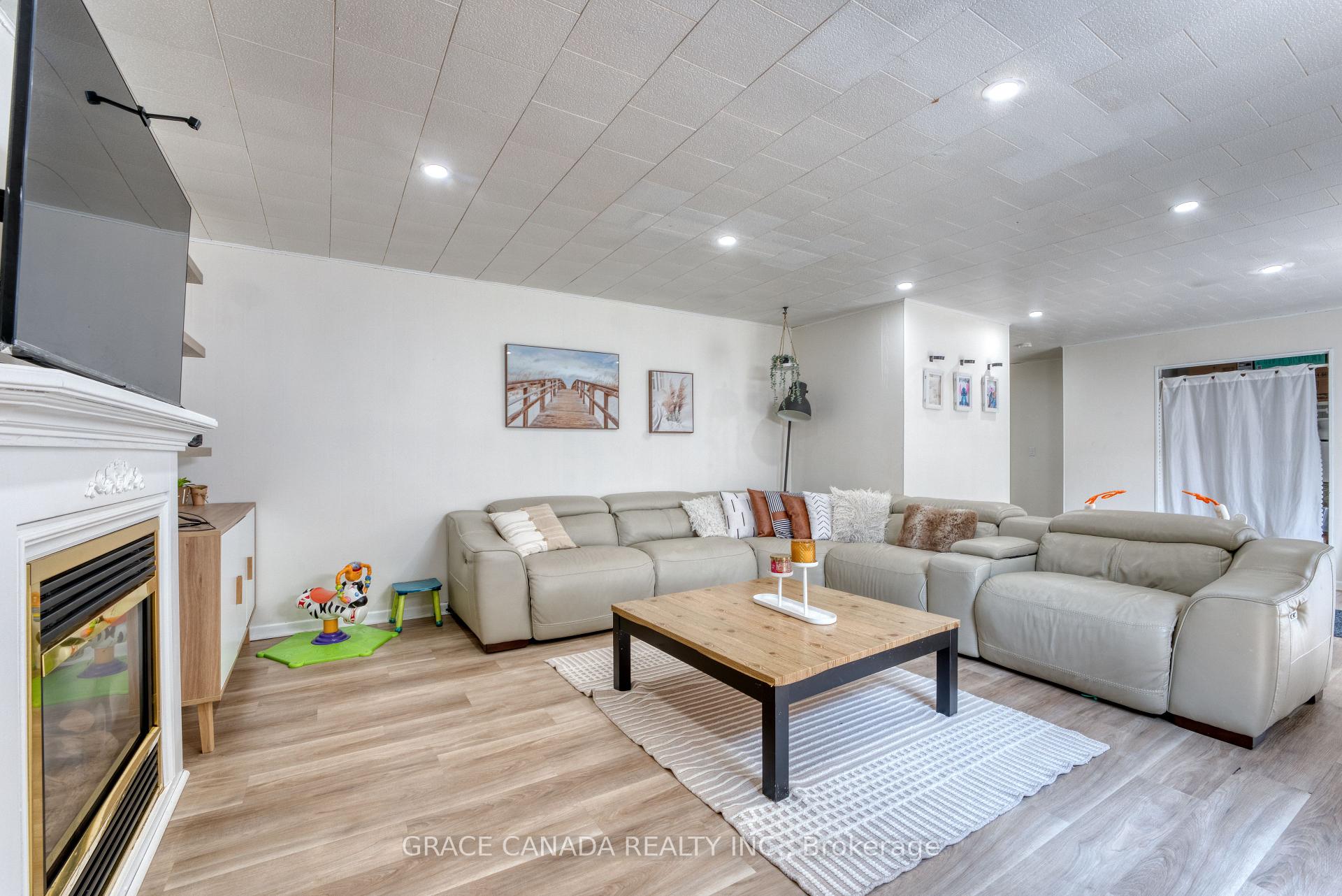 Photo 23 of 12437 St Thomas Street, Tecumseh — HOMEH