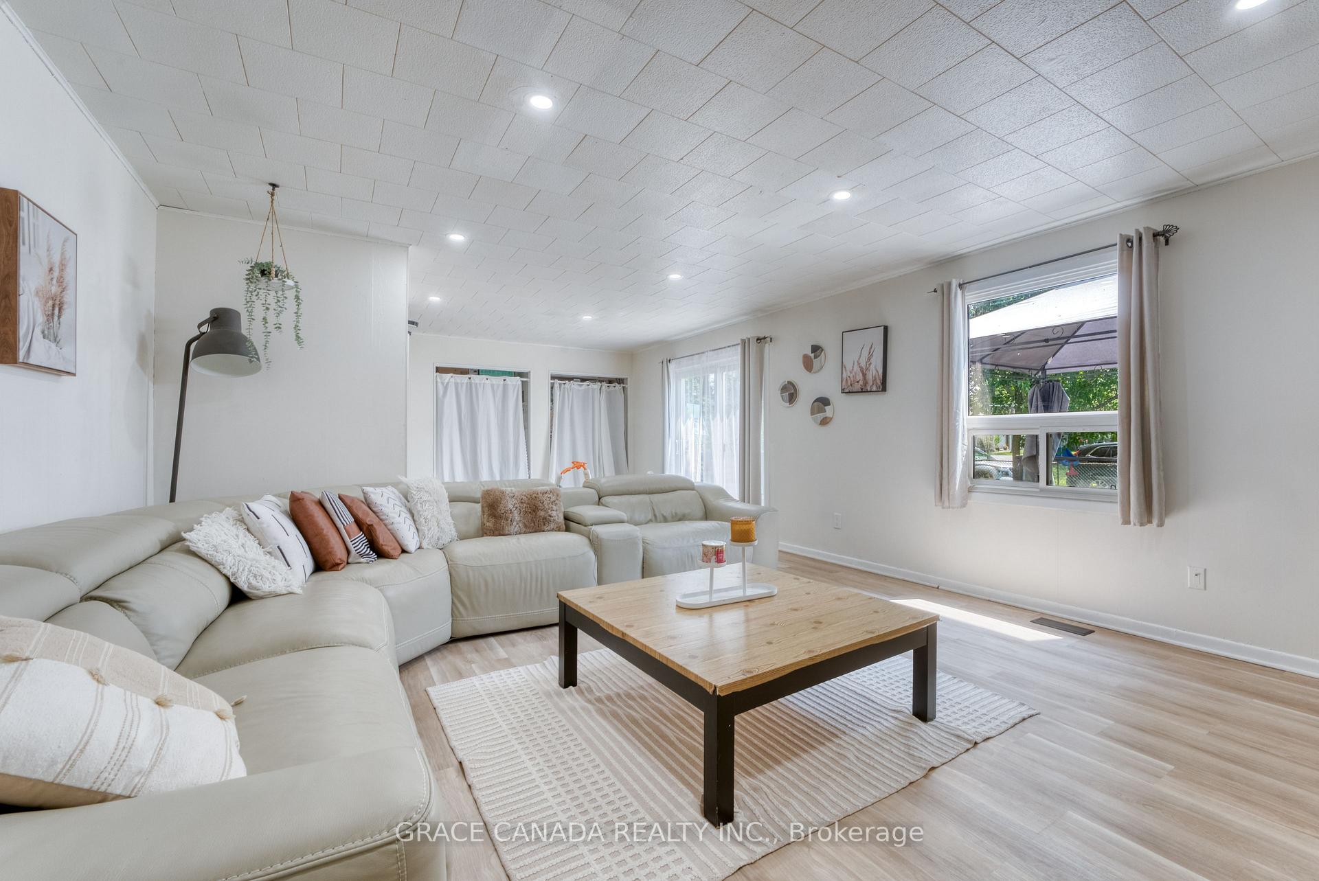 Photo 24 of 12437 St Thomas Street, Tecumseh — HOMEH