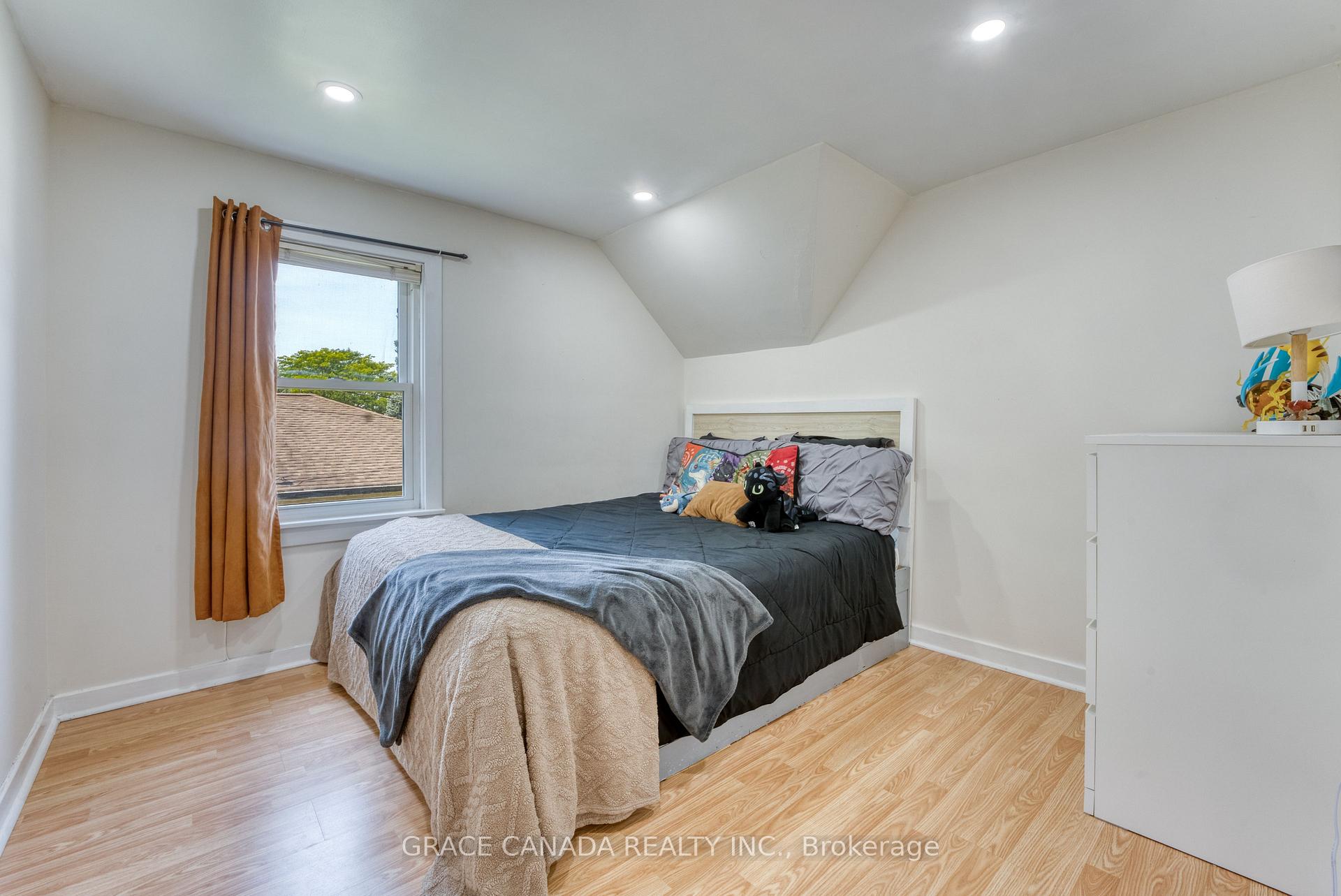 Photo 26 of 12437 St Thomas Street, Tecumseh — HOMEH