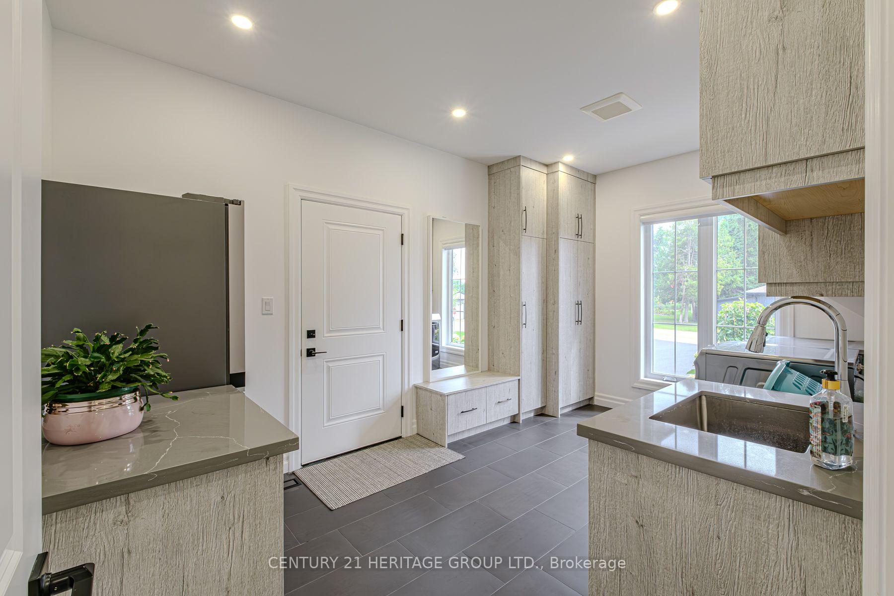 Photo 17 of 18 Bannister Street, Brant, Oakland — HOMEH