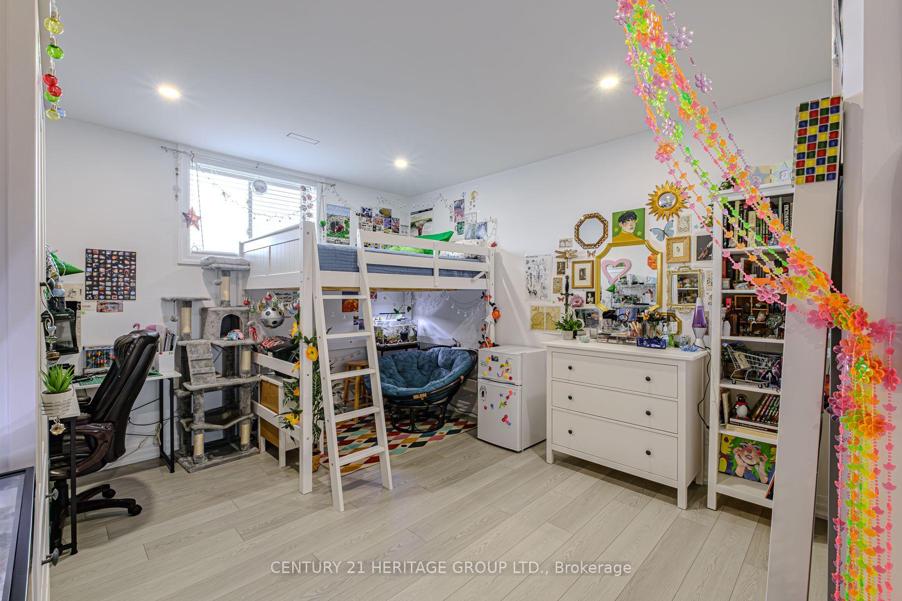 Photo 34 of 18 Bannister Street, Brant, Oakland — HOMEH
