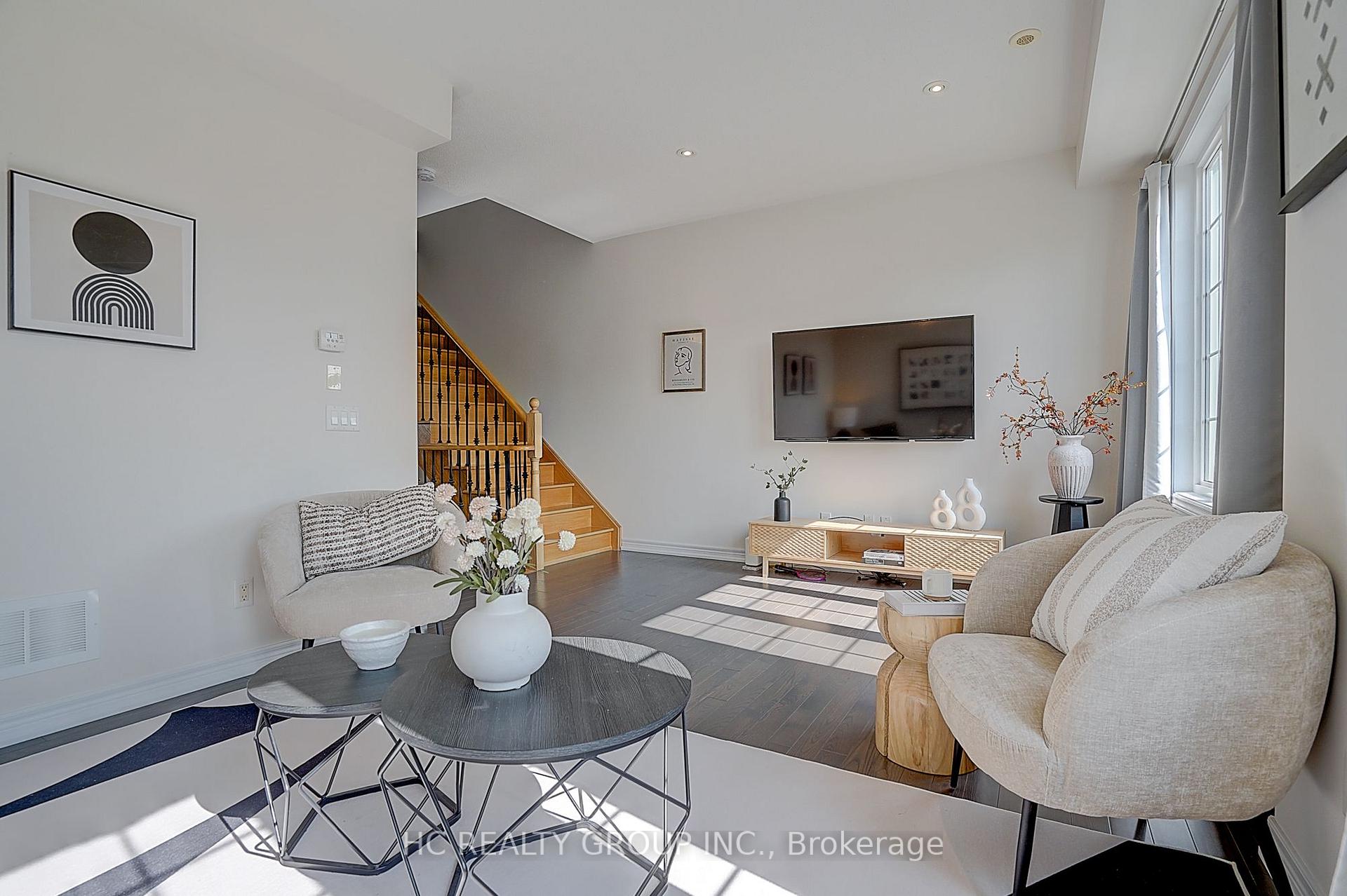 Photo 5 of 22 Toulouse Court, Markham, Cornell — HOMEH