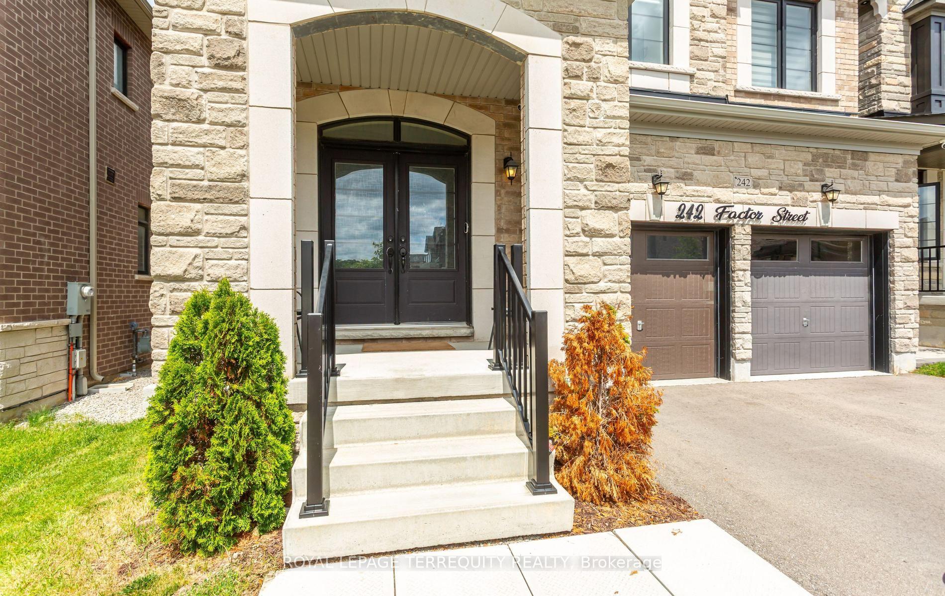 Photo 3 of 242 Factor Street, Vaughan, Kleinburg — HOMEH