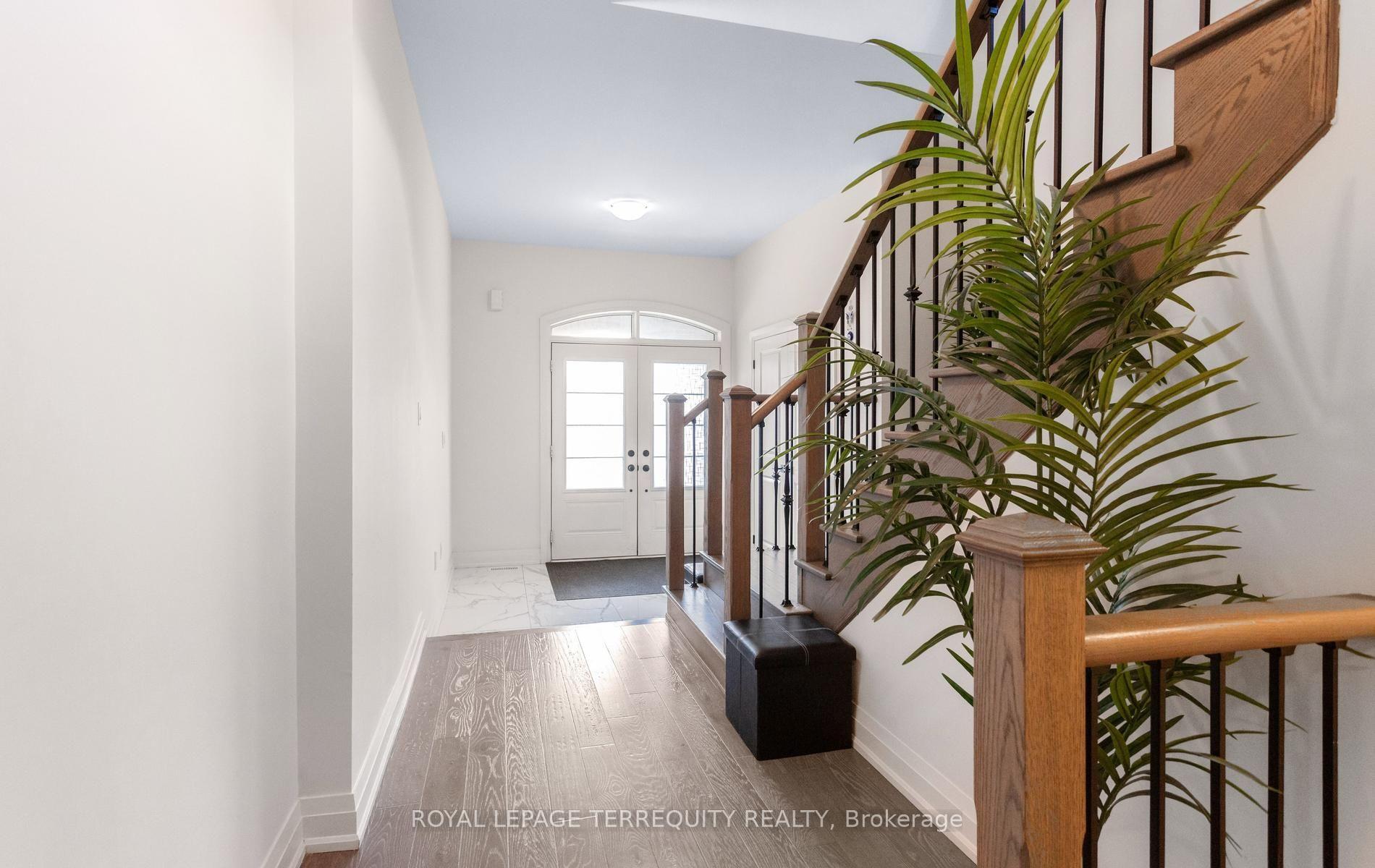 Photo 5 of 242 Factor Street, Vaughan, Kleinburg — HOMEH