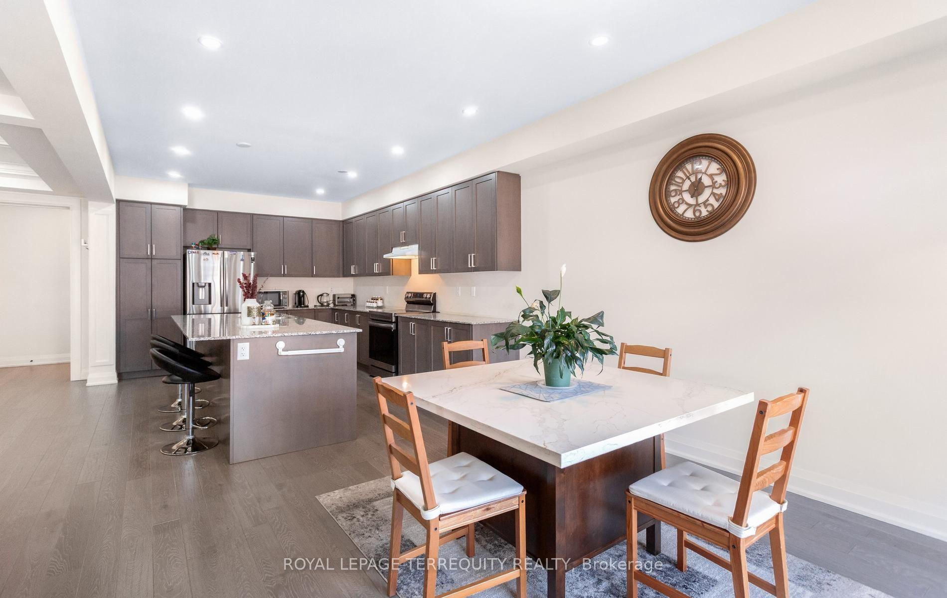 Photo 12 of 242 Factor Street, Vaughan, Kleinburg — HOMEH