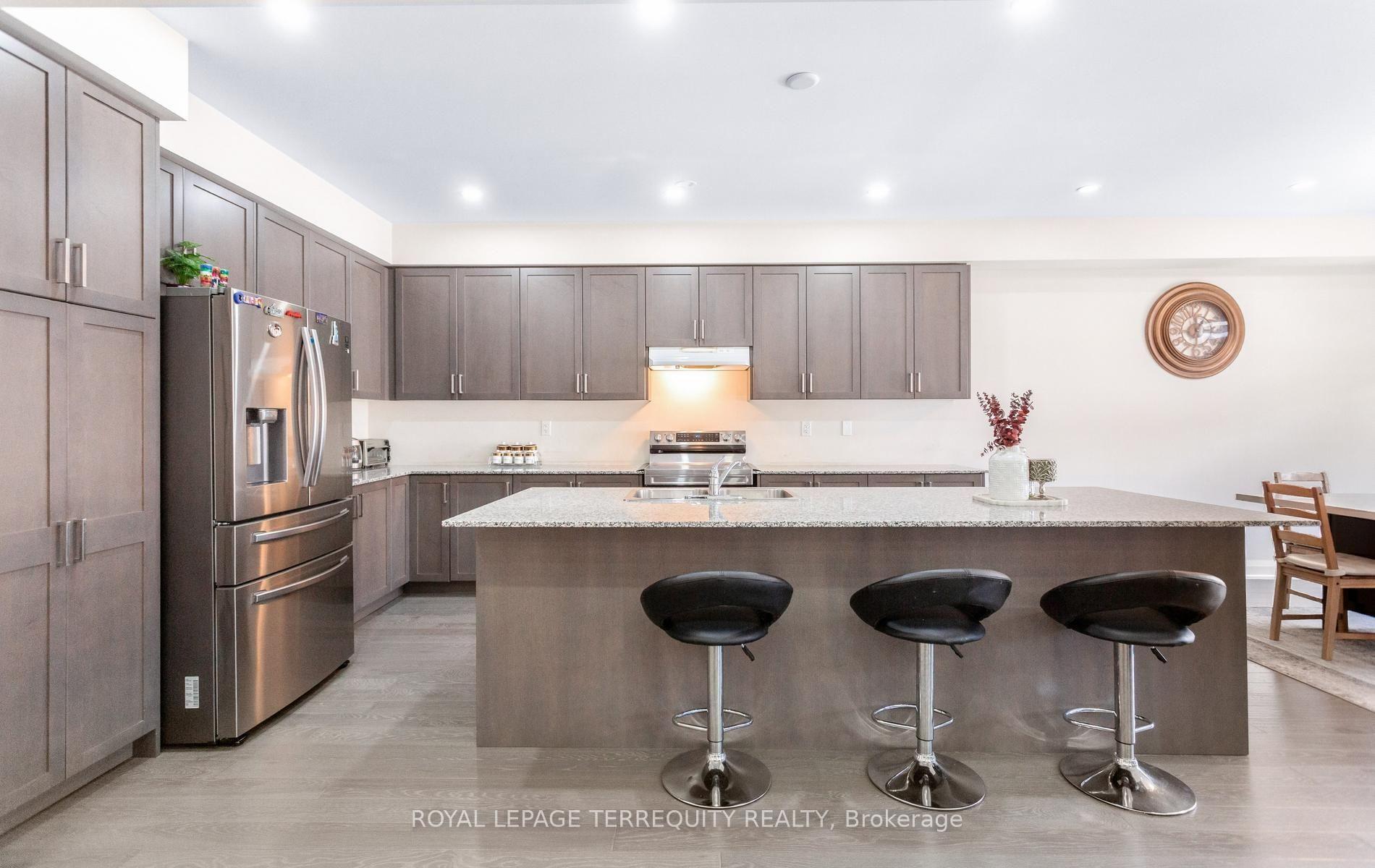 Photo 16 of 242 Factor Street, Vaughan, Kleinburg — HOMEH