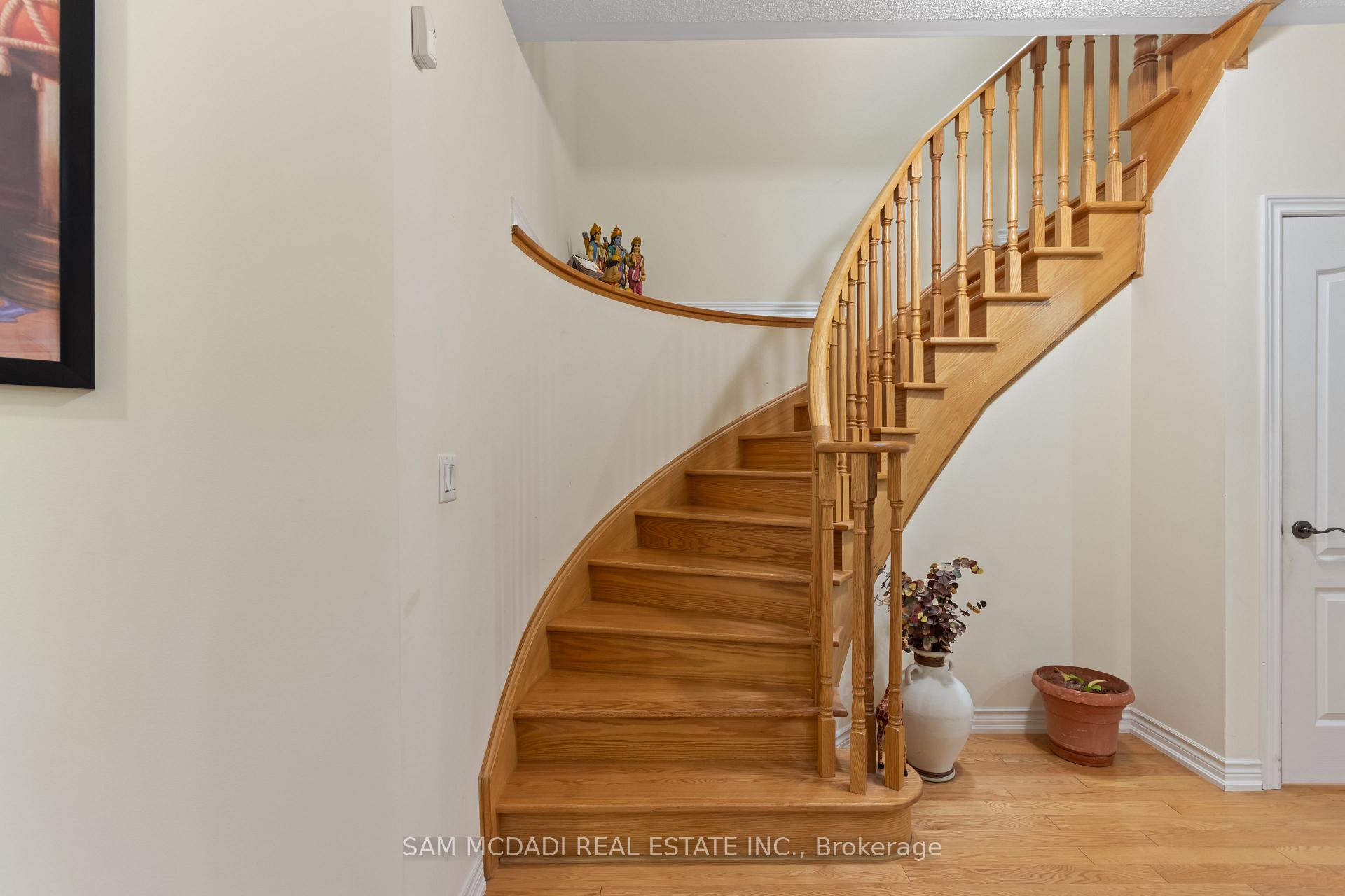 Photo 8 of 80 Durango Drive, Brampton, Credit Valley — HOMEH