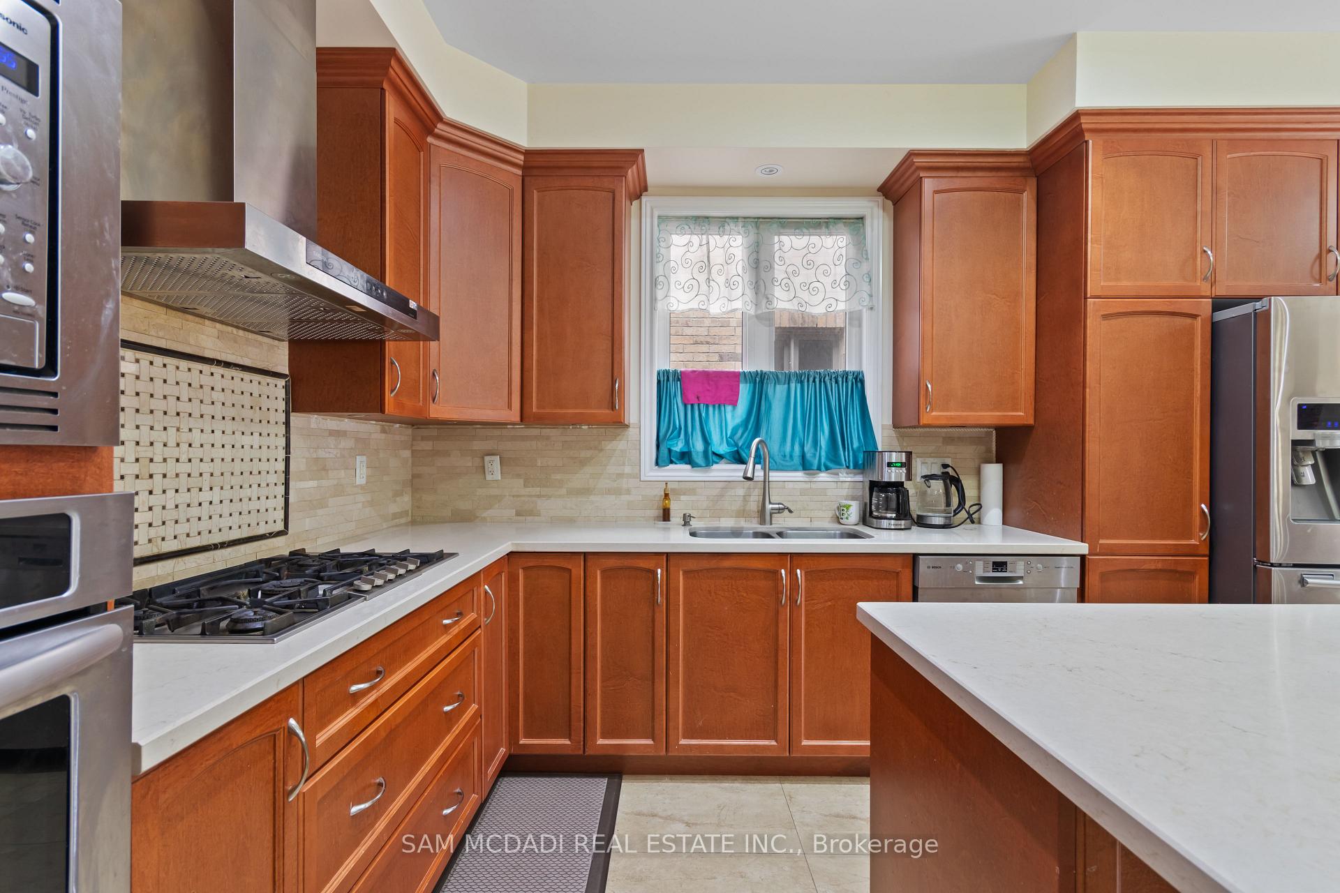 Photo 10 of 80 Durango Drive, Brampton, Credit Valley — HOMEH