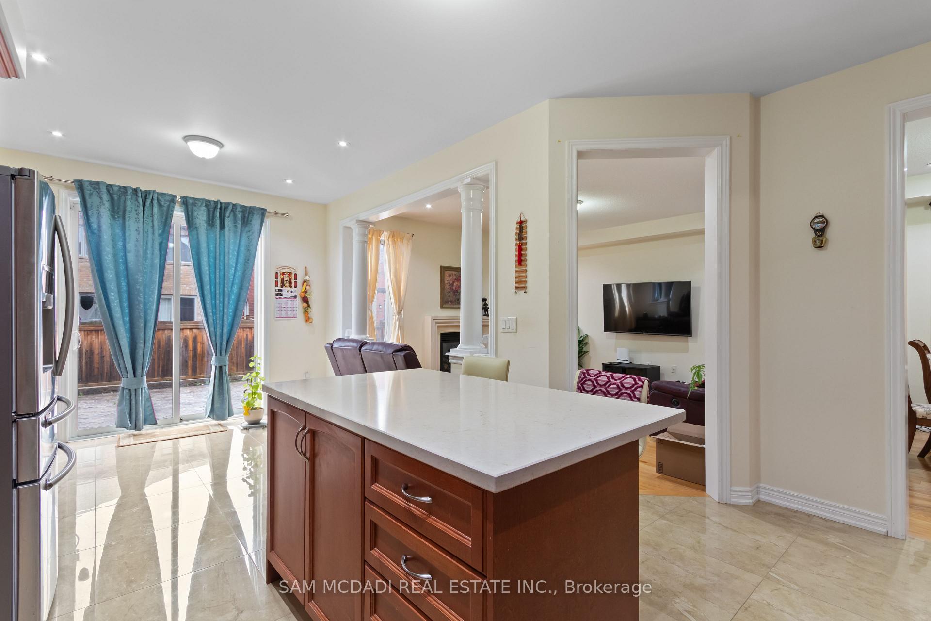 Photo 11 of 80 Durango Drive, Brampton, Credit Valley — HOMEH