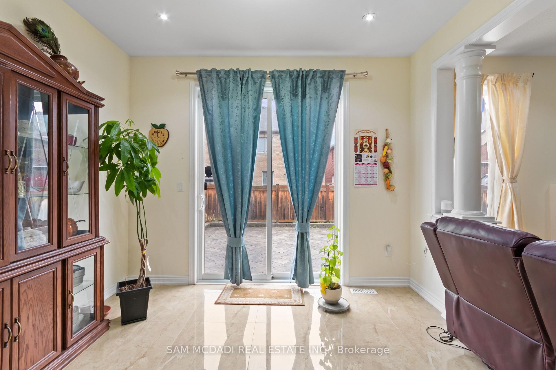 Photo 13 of 80 Durango Drive, Brampton, Credit Valley — HOMEH