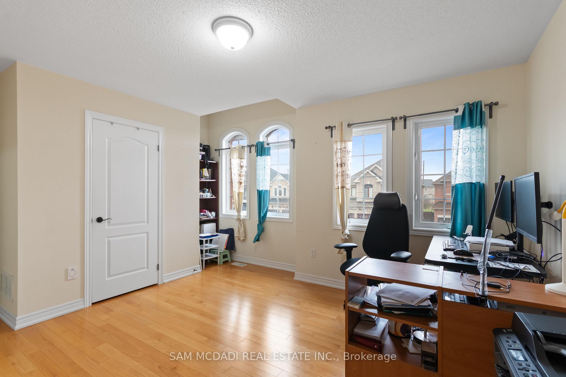 Photo 33 of 80 Durango Drive, Brampton, Credit Valley — HOMEH