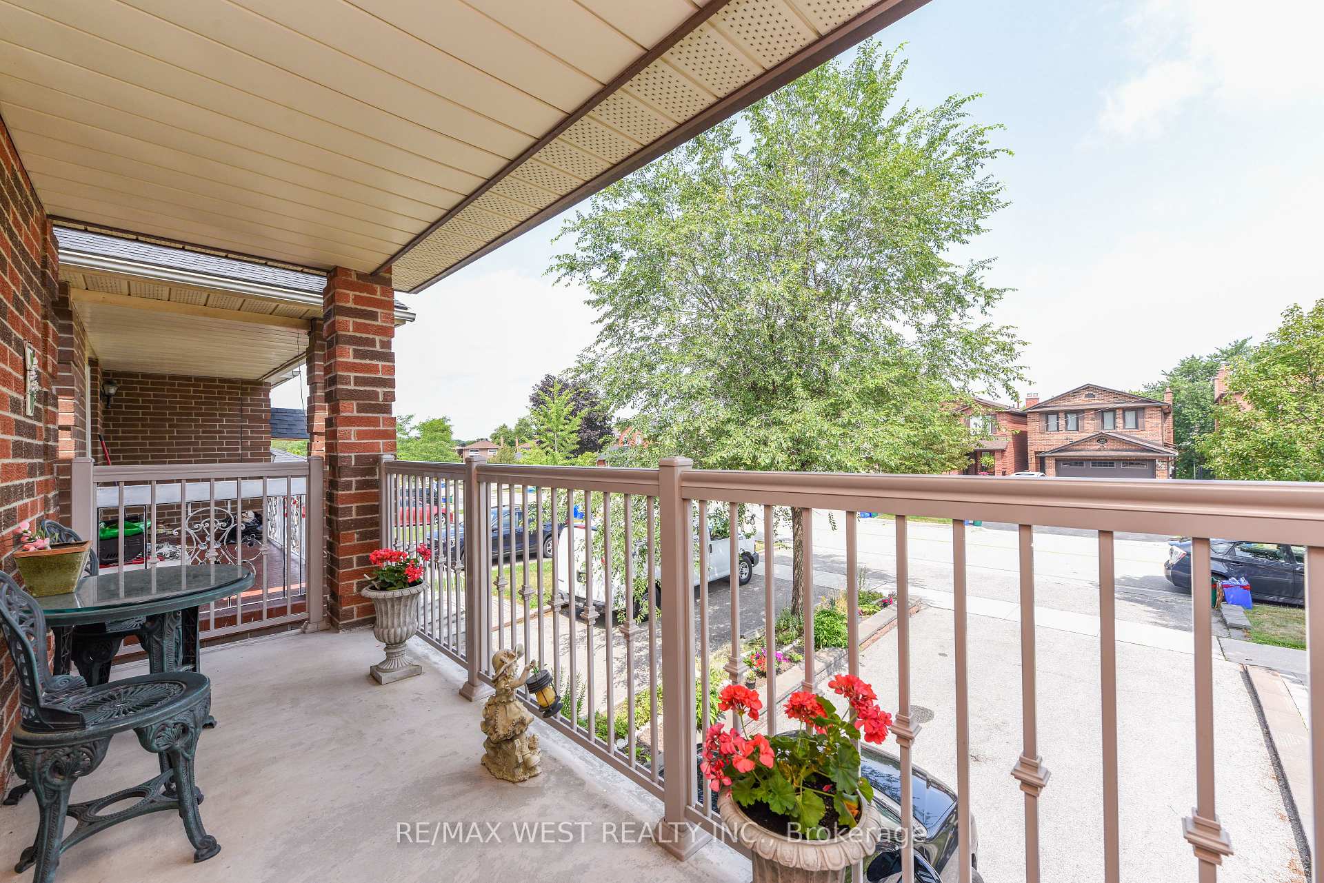 Photo 2 of 181 Misty Meadow Drive, Vaughan, East Woodbridge — HOMEH