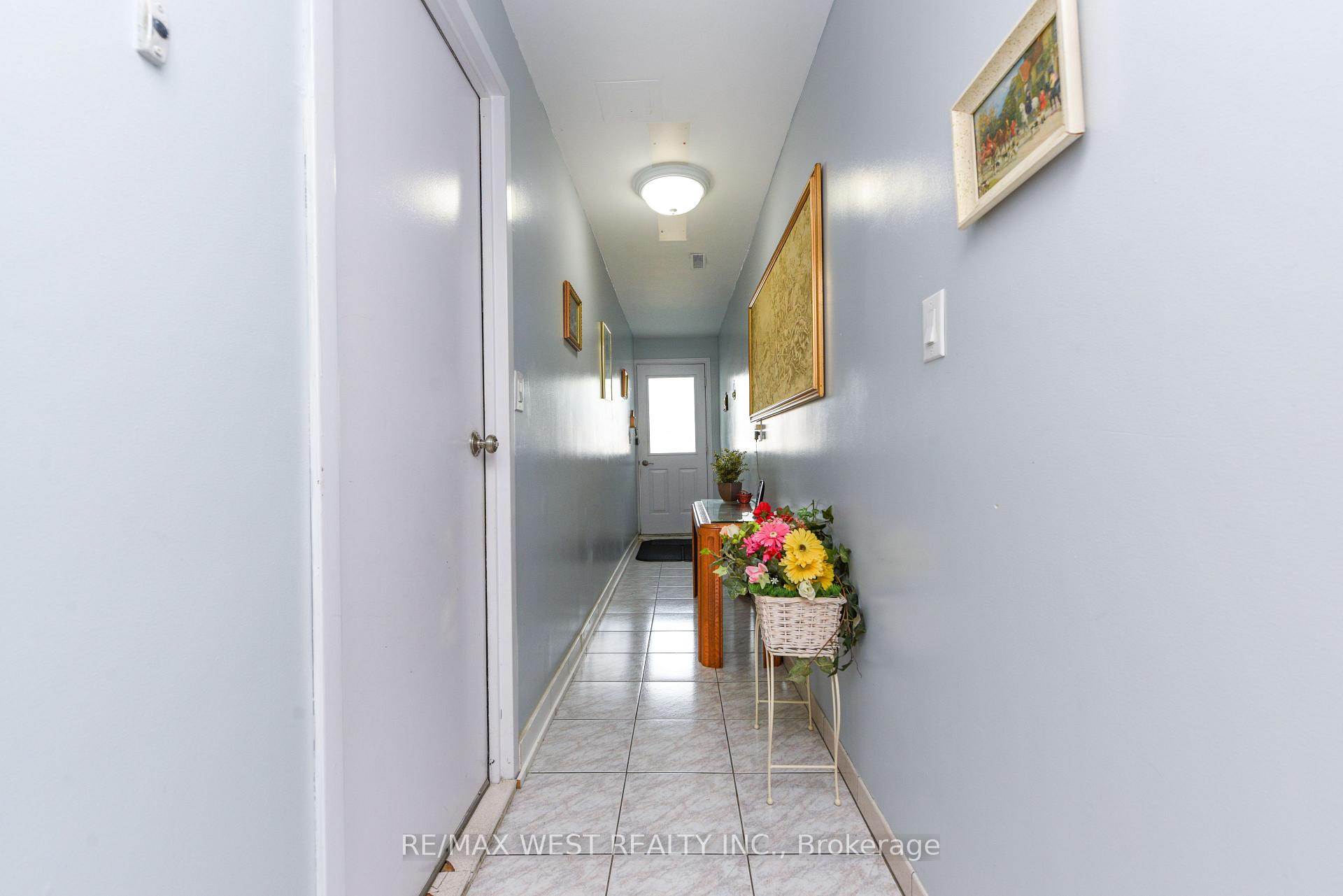 Photo 4 of 181 Misty Meadow Drive, Vaughan, East Woodbridge — HOMEH