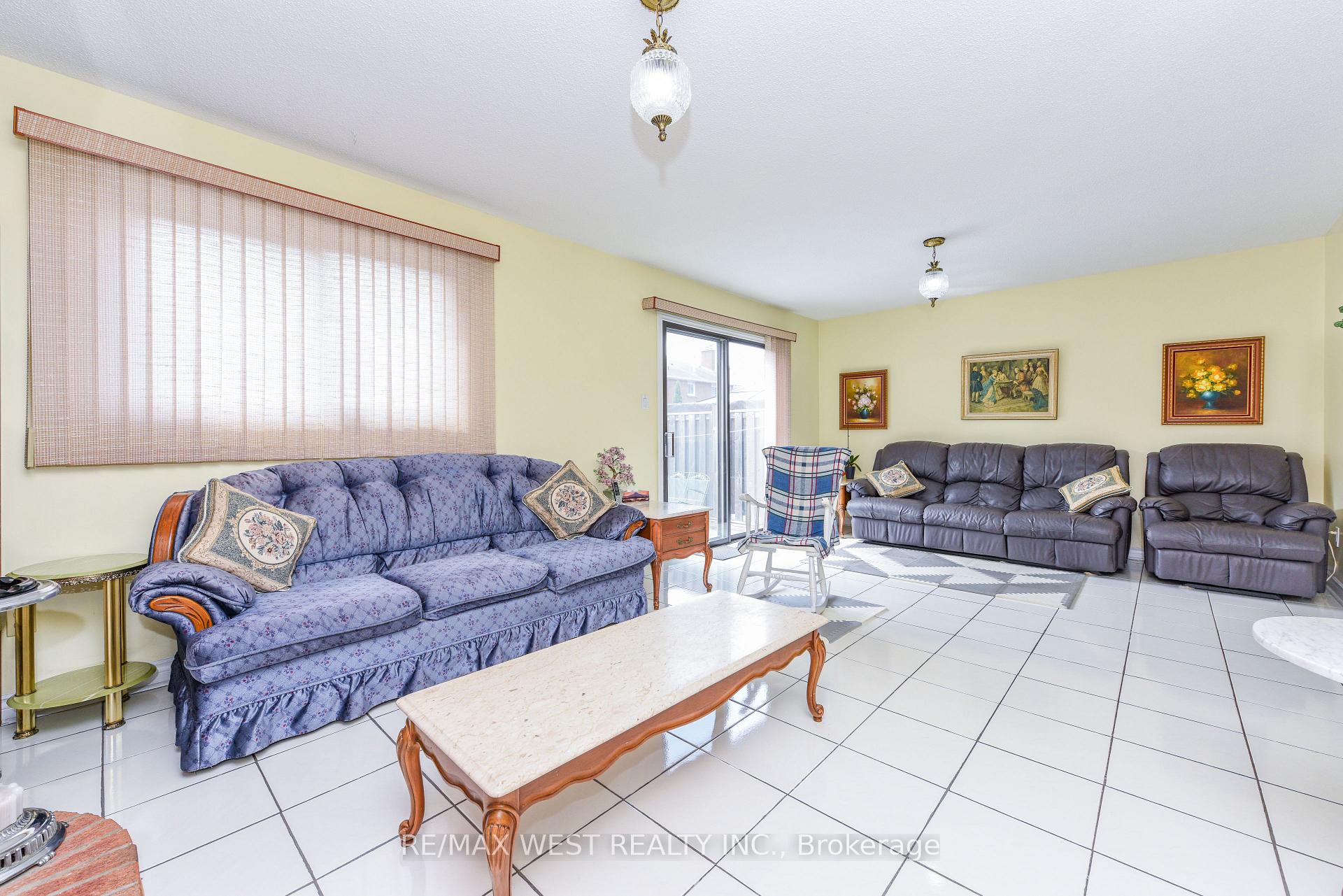 Photo 5 of 181 Misty Meadow Drive, Vaughan, East Woodbridge — HOMEH