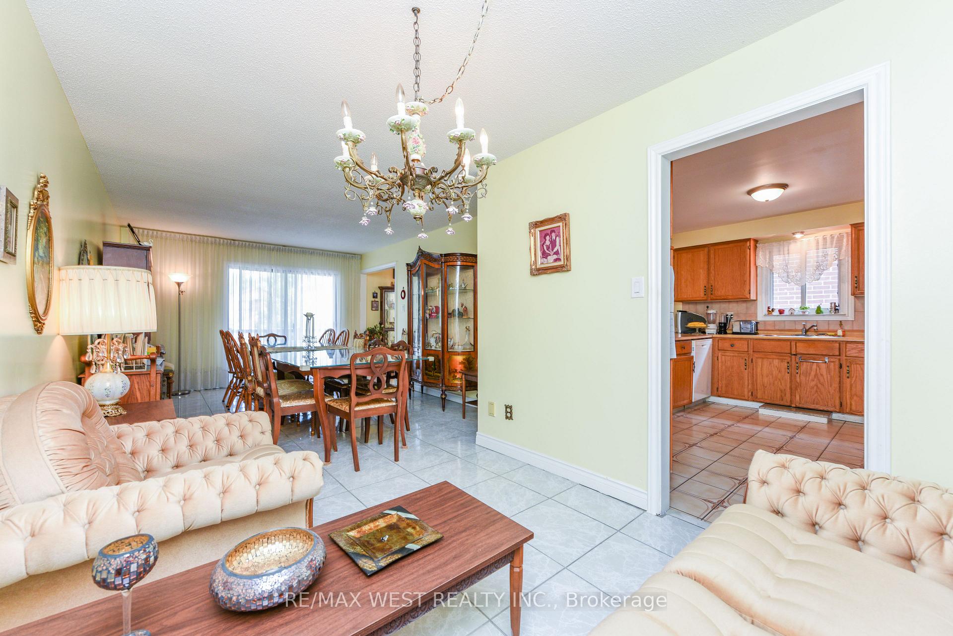 Photo 8 of 181 Misty Meadow Drive, Vaughan, East Woodbridge — HOMEH
