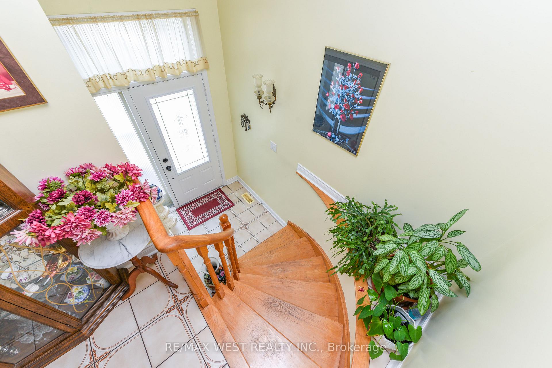 Photo 10 of 181 Misty Meadow Drive, Vaughan, East Woodbridge — HOMEH