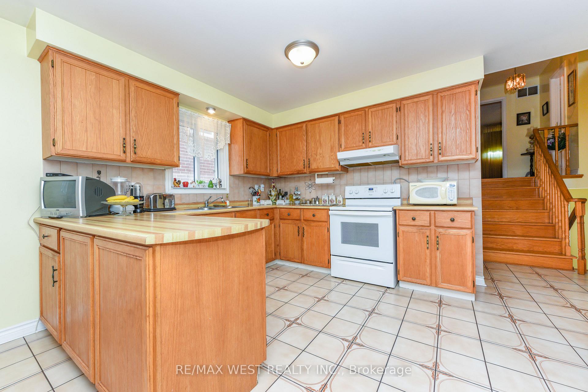 Photo 12 of 181 Misty Meadow Drive, Vaughan, East Woodbridge — HOMEH