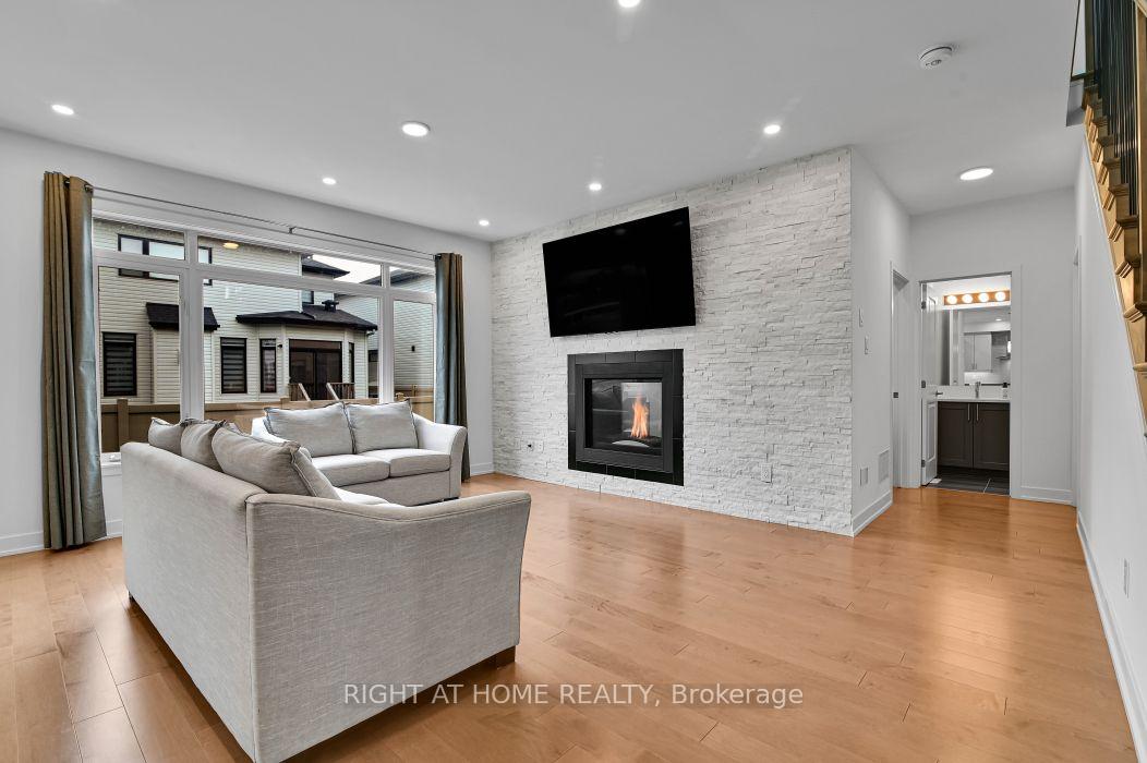 Photo 13 of 32 Edenbridge Court, Ottawa, Mer Bleue/Bradley Estates/Anderson Park — HOMEH