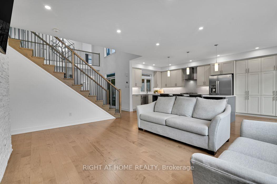 Photo 17 of 32 Edenbridge Court, Ottawa, Mer Bleue/Bradley Estates/Anderson Park — HOMEH