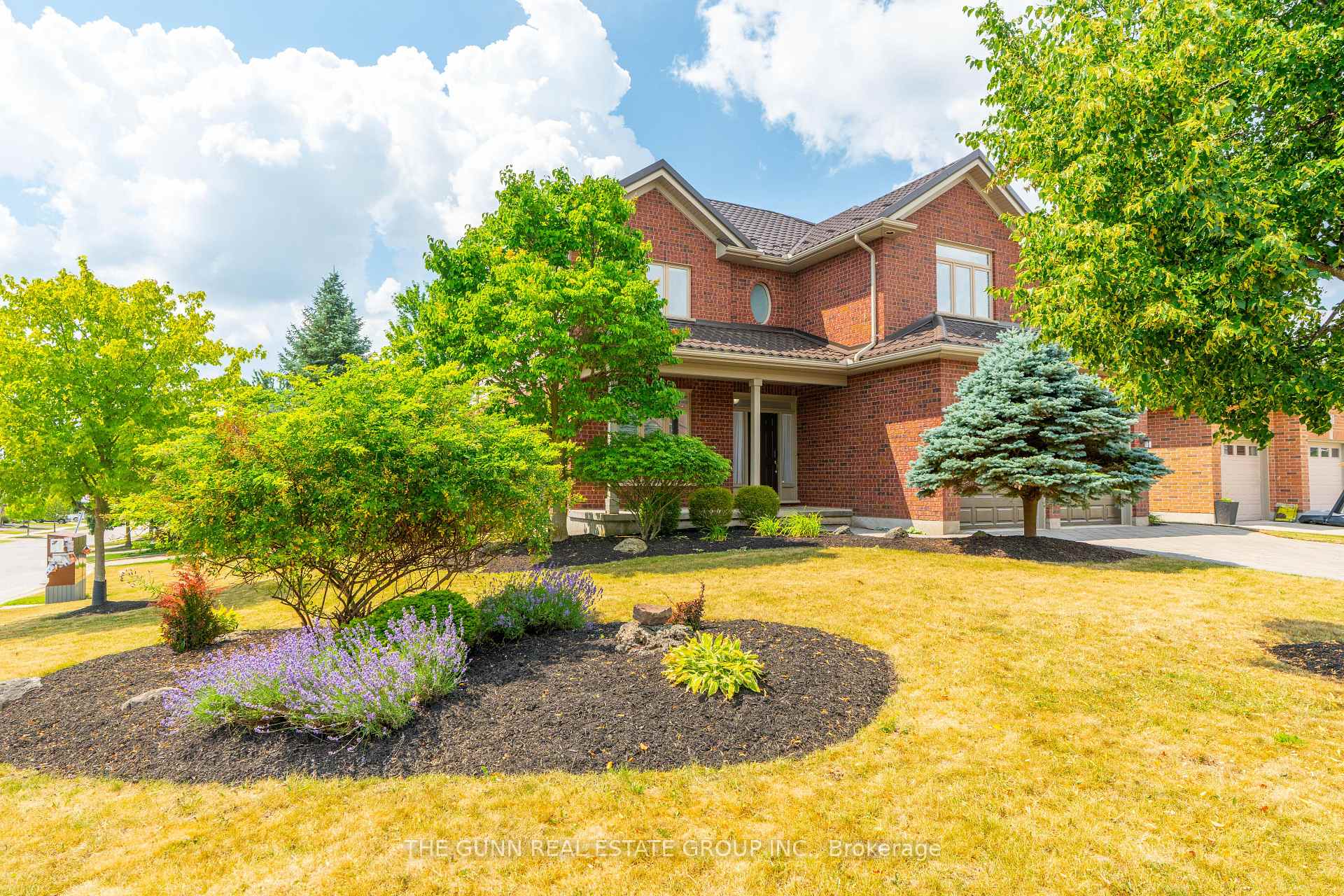 Photo 4 of 1401 Birchwood Drive, London, South K — HOMEH