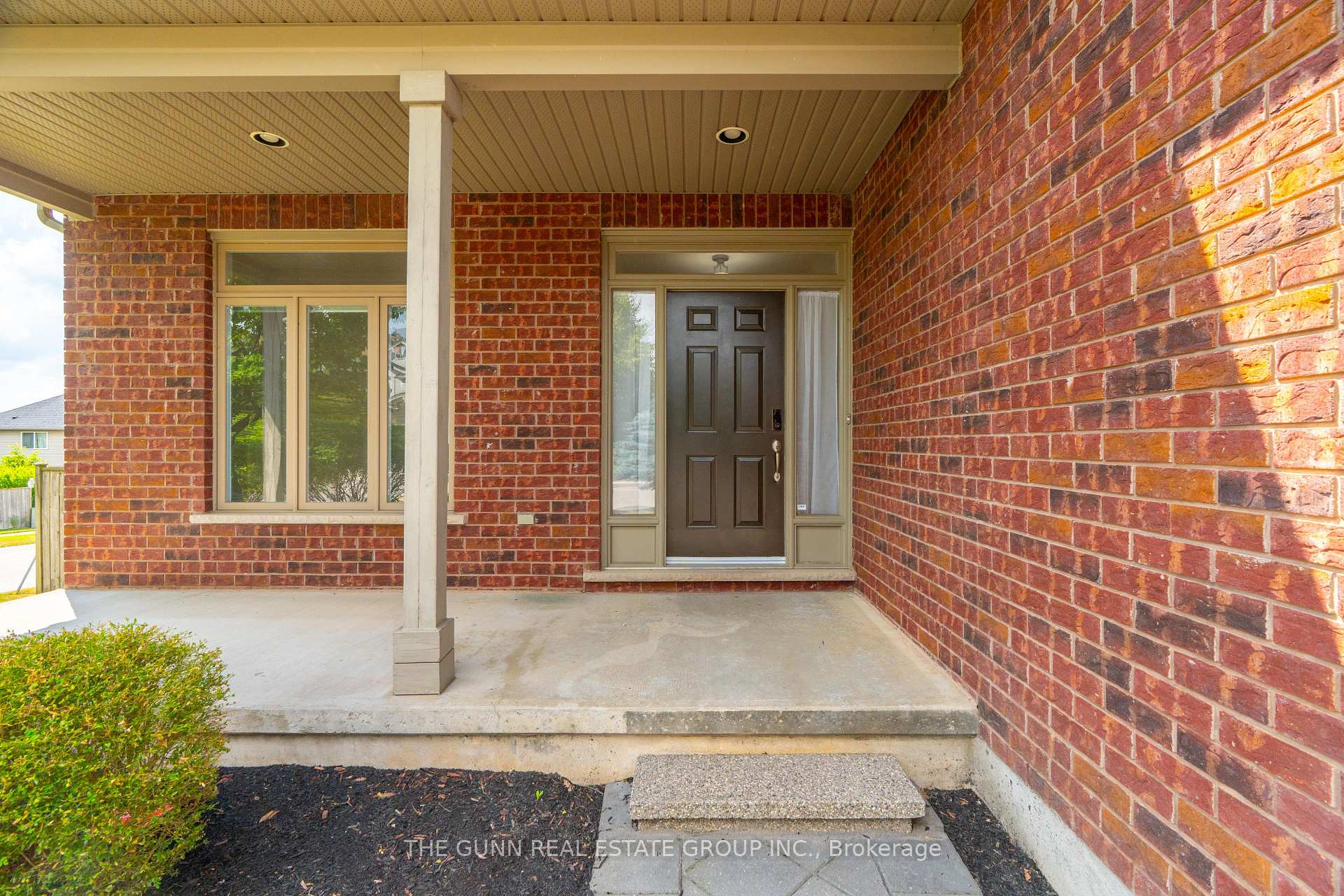 Photo 5 of 1401 Birchwood Drive, London, South K — HOMEH