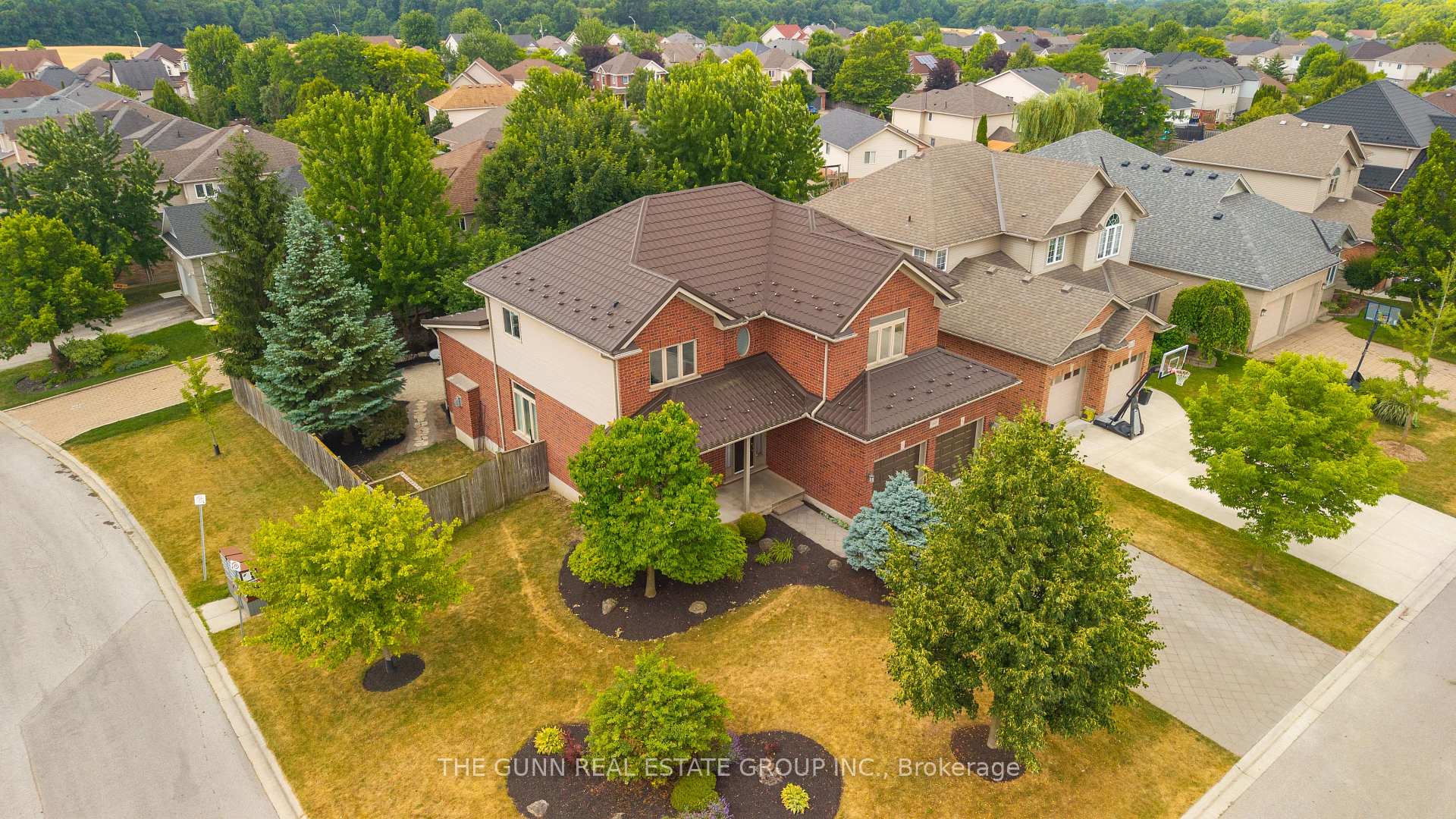Photo 10 of 1401 Birchwood Drive, London, South K — HOMEH
