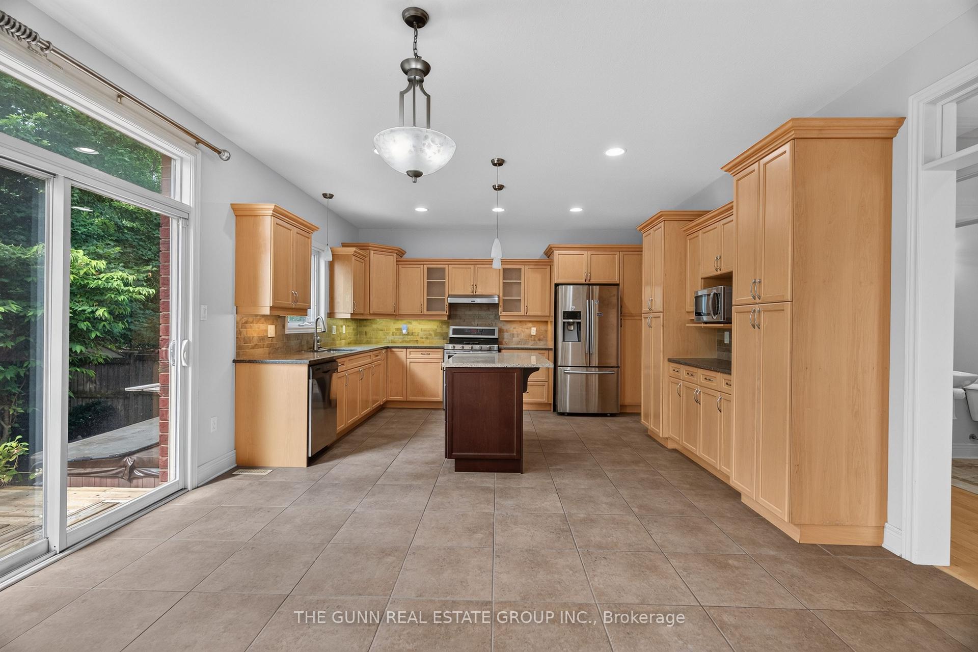 Photo 20 of 1401 Birchwood Drive, London, South K — HOMEH