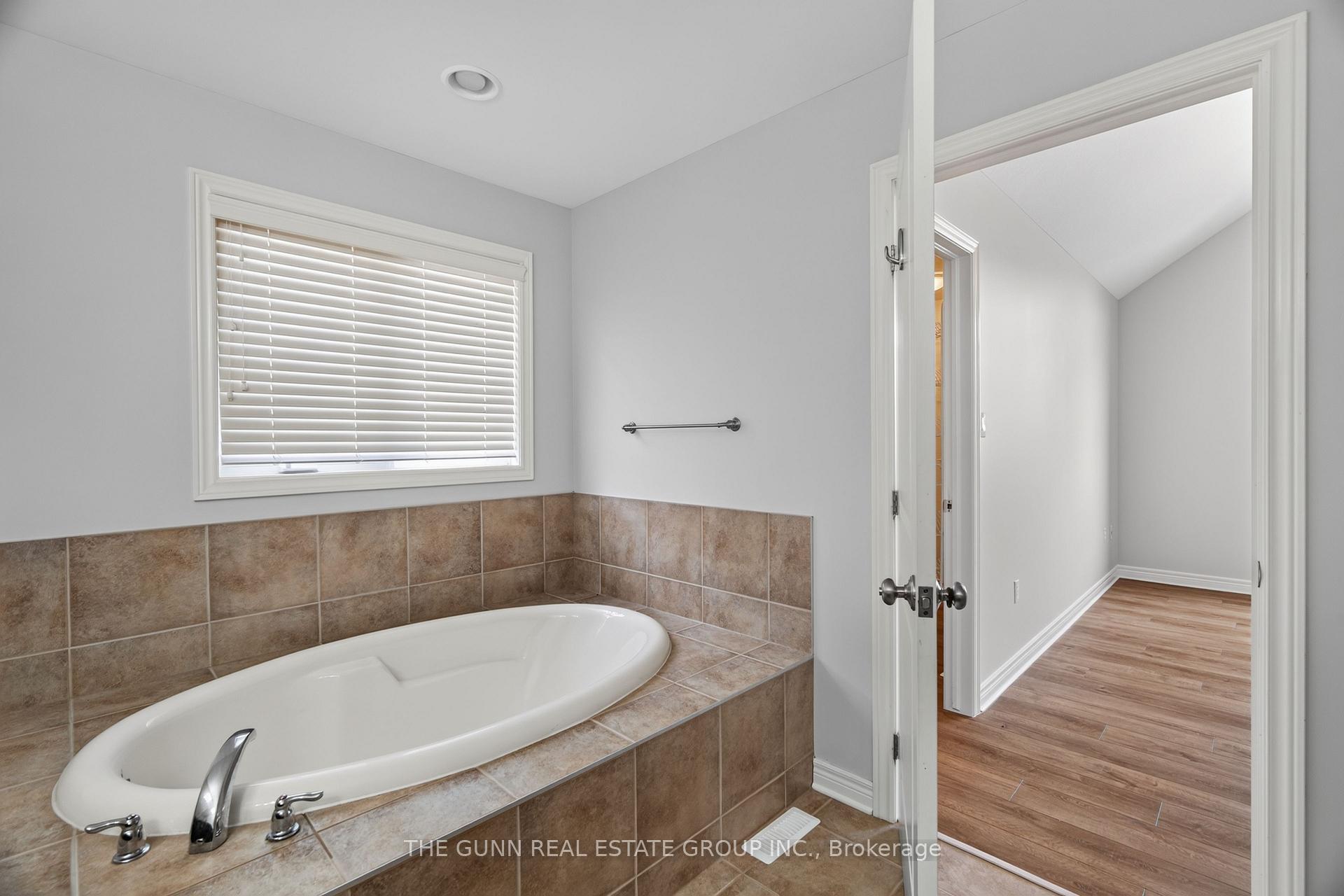 Photo 32 of 1401 Birchwood Drive, London, South K — HOMEH