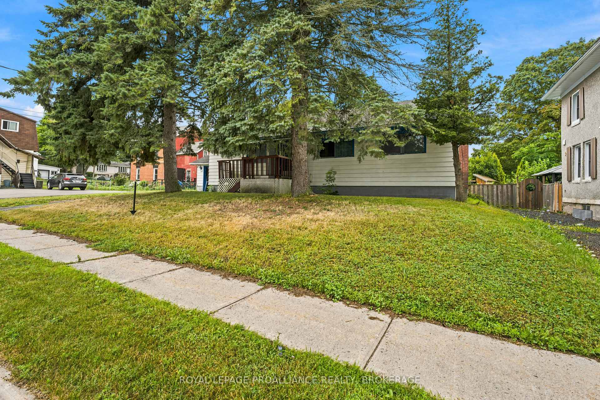 Photo 3 of 30 Elm Street, Gananoque, Gananoque — HOMEH