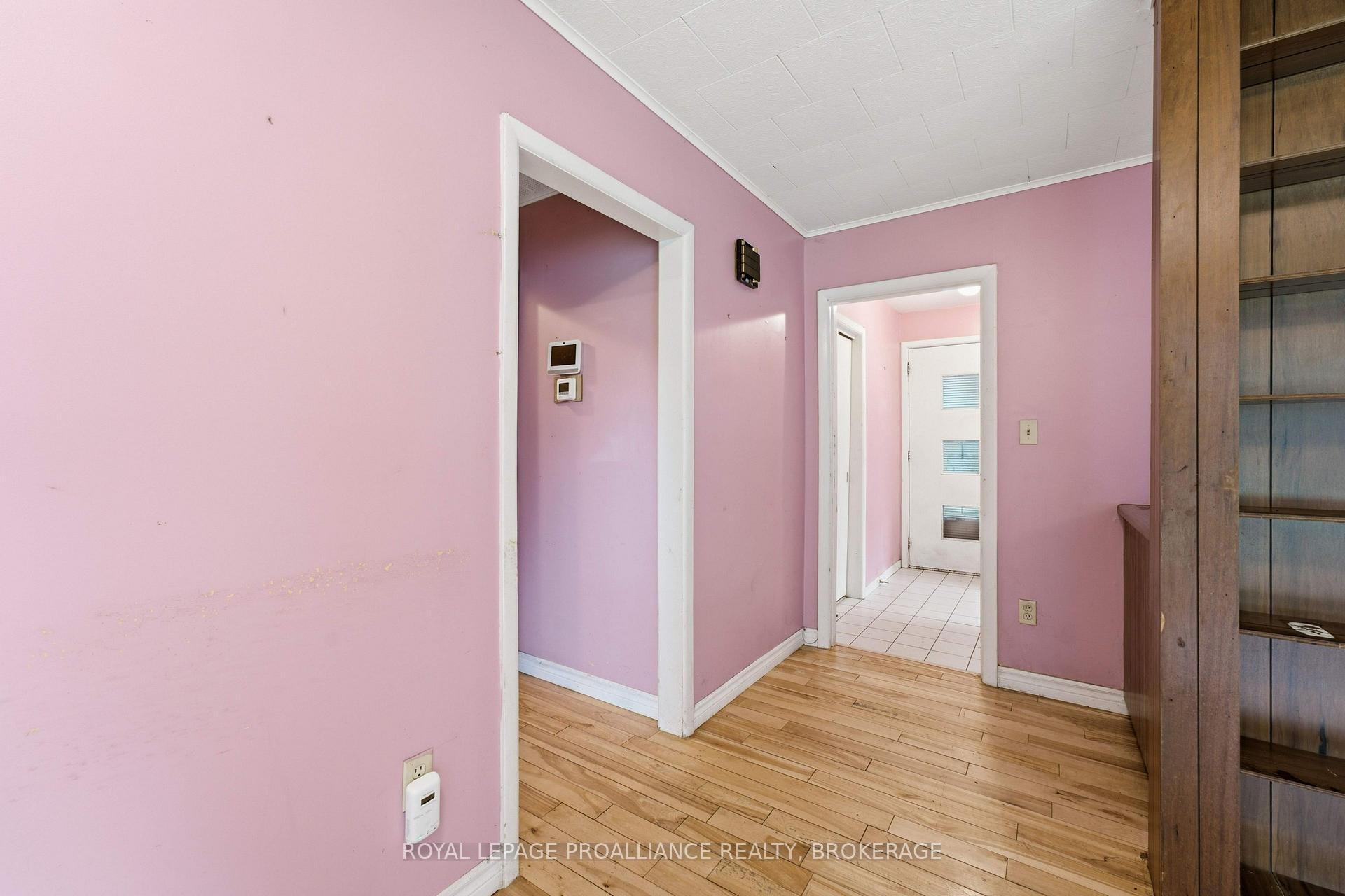 Photo 7 of 30 Elm Street, Gananoque, Gananoque — HOMEH