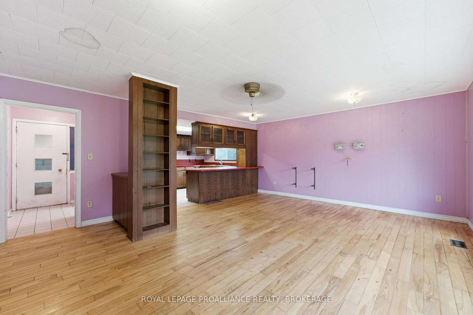 Photo 10 of 30 Elm Street, Gananoque, Gananoque — HOMEH